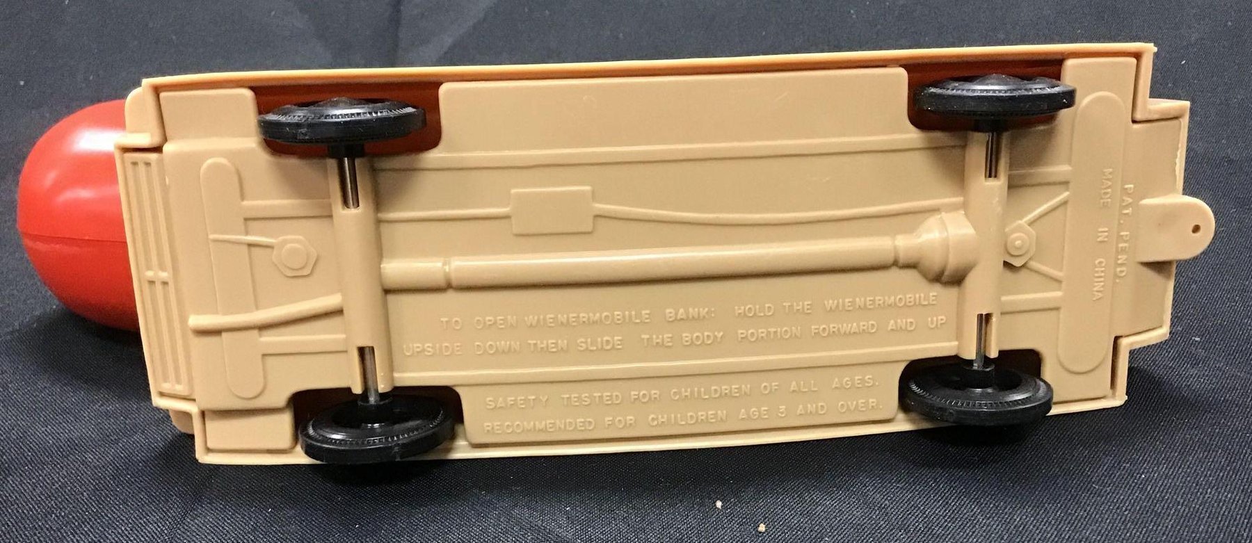 Image for Oscar Mayer Weiner Bank and Franco American Bowl with Alien Toys