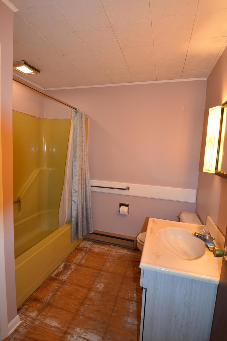 Image for Commercial Real Estate | Frey Auto Repair Shop | 1669 N. Old Bethlehem Pike, Quakertown, Pa. 18951 | November  4, 2021 at 4:00 PM