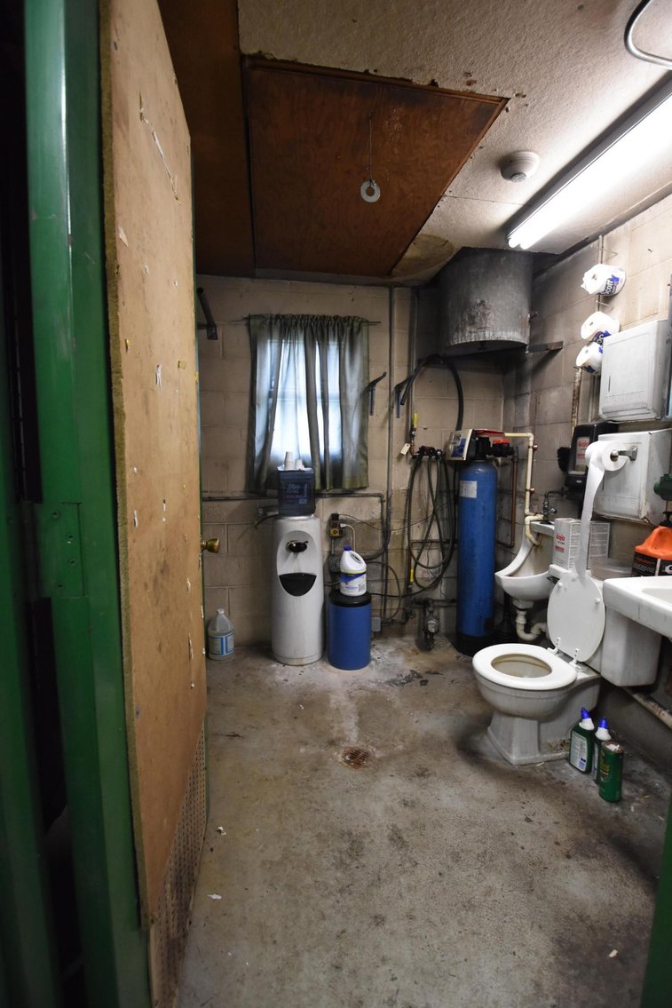 Image for Commercial Real Estate | Frey Auto Repair Shop | 1669 N. Old Bethlehem Pike, Quakertown, Pa. 18951 | November  4, 2021 at 4:00 PM