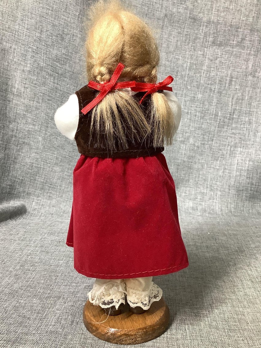 Image for Caroler Dolls