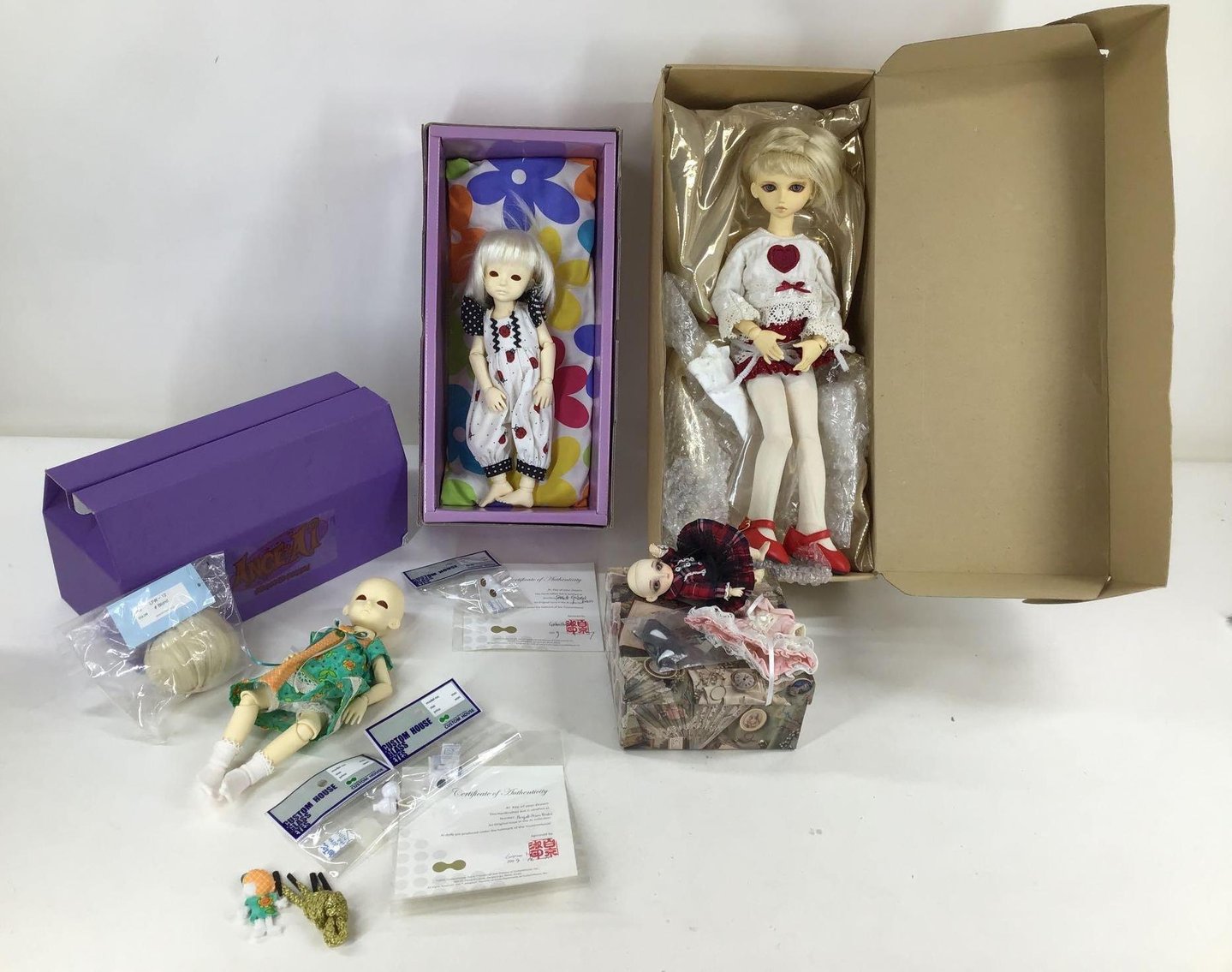 Image for LOT OF BJD DOLLS.