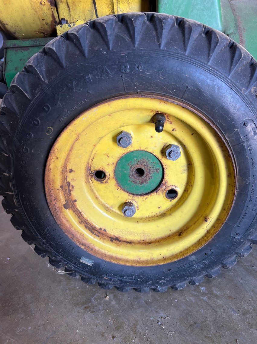 Image for John Deere Snowblower 826