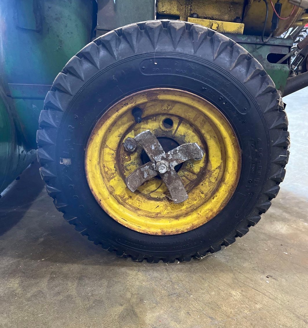 Image for John Deere Snowblower 826