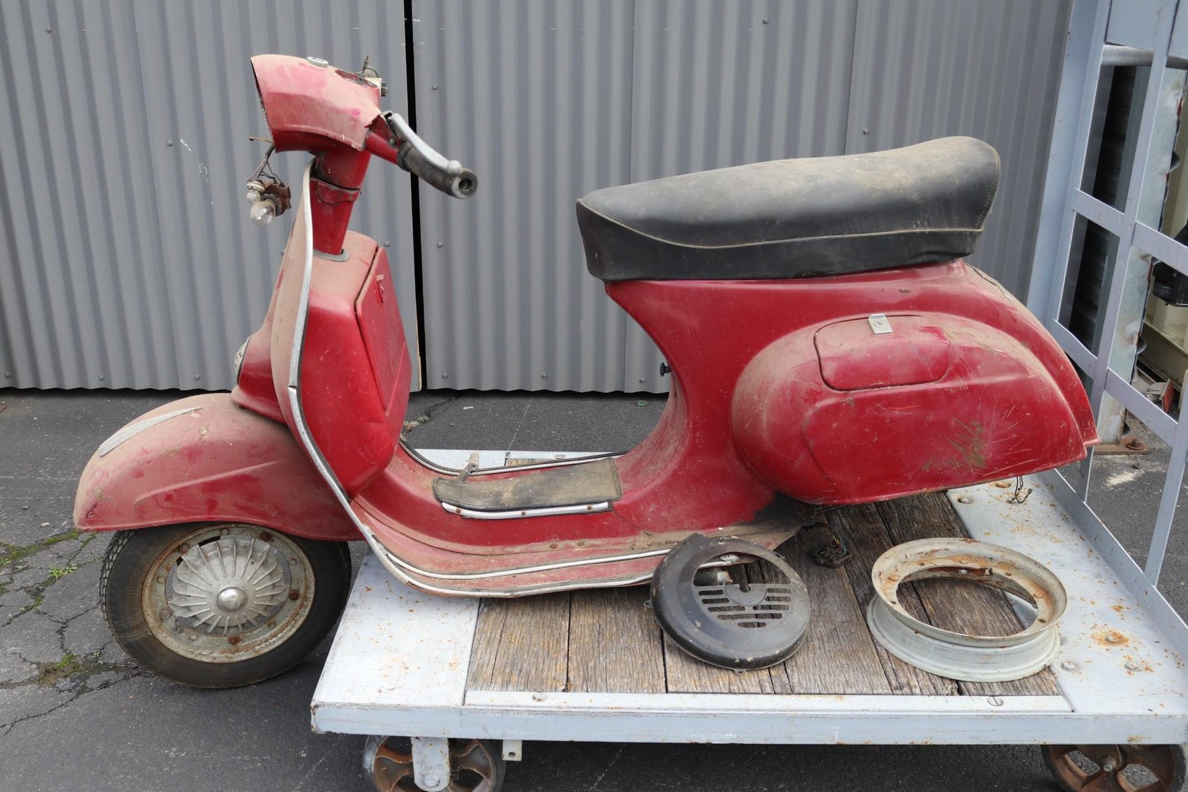 Image for 1976 Red Vespa
