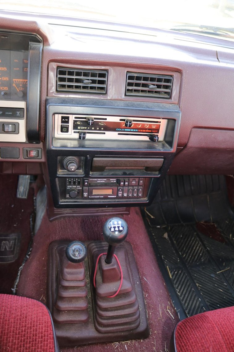 Image for 1989 Nissan Pickup Truck