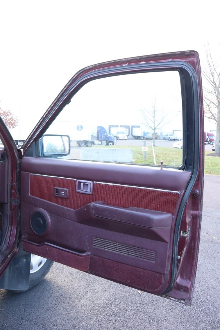 Image for 1989 Nissan Pickup Truck