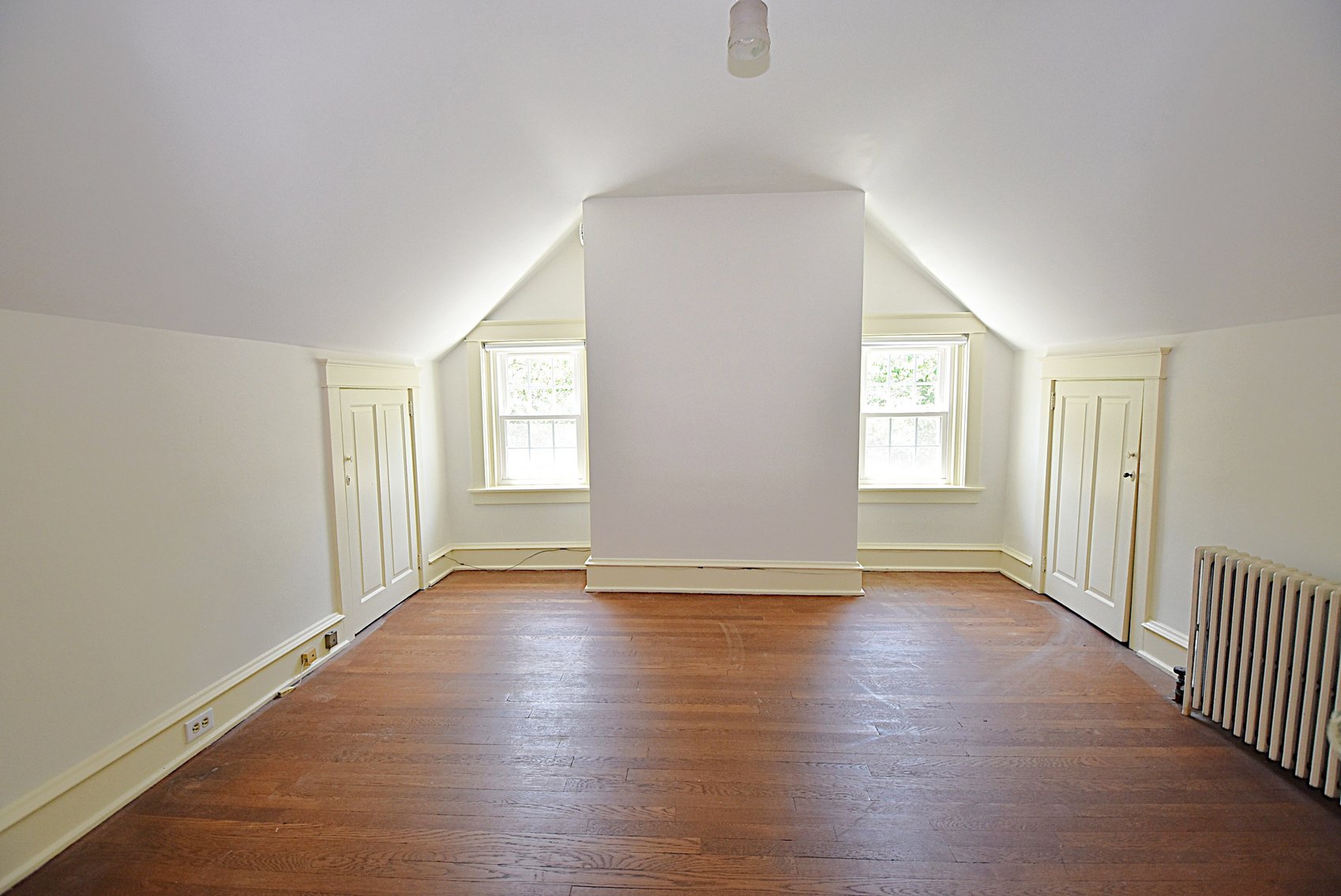 Image for Sold! Real Estate For Auction | 19 Farm Road, Wayne, PA 19087 | July 17, 2025 at 4:00 PM