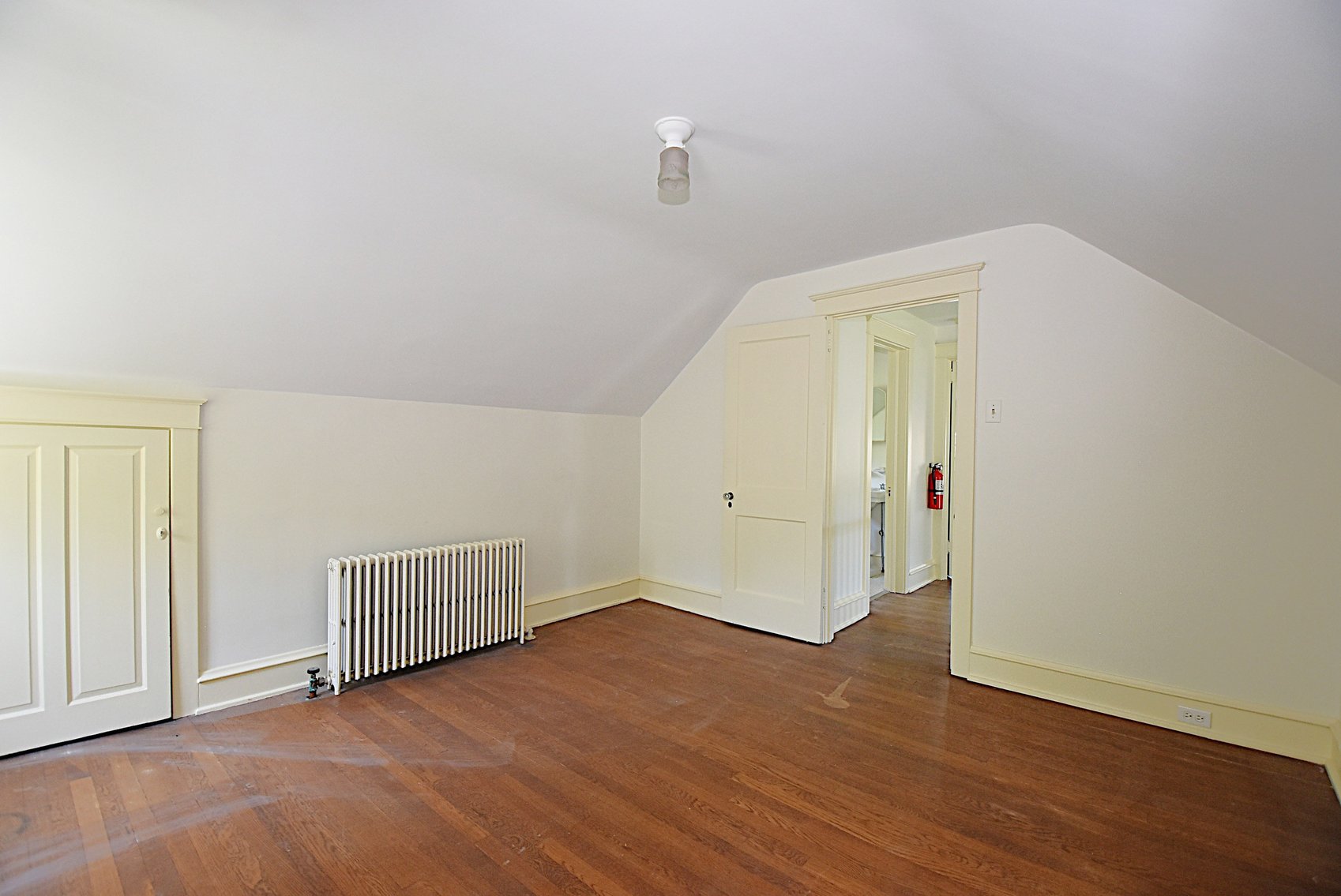 Image for Sold! Real Estate For Auction | 19 Farm Road, Wayne, PA 19087 | July 17, 2025 at 4:00 PM