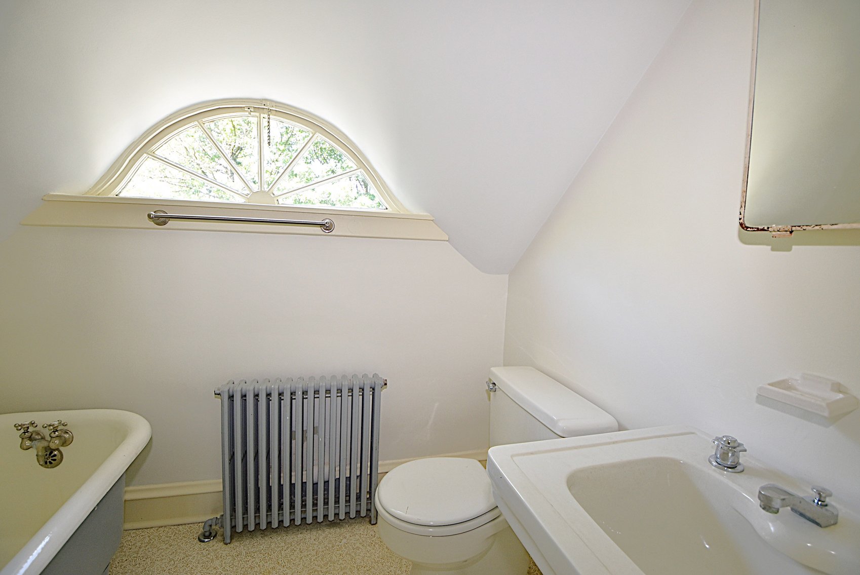 Image for Sold! Real Estate For Auction | 19 Farm Road, Wayne, PA 19087 | July 17, 2025 at 4:00 PM