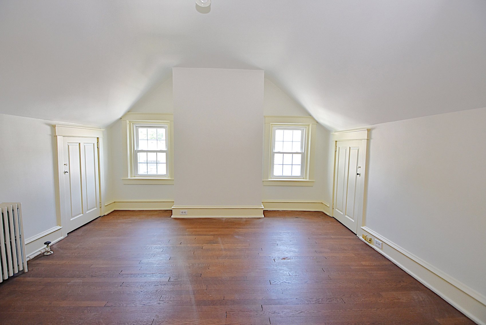 Image for Sold! Real Estate For Auction | 19 Farm Road, Wayne, PA 19087 | July 17, 2025 at 4:00 PM