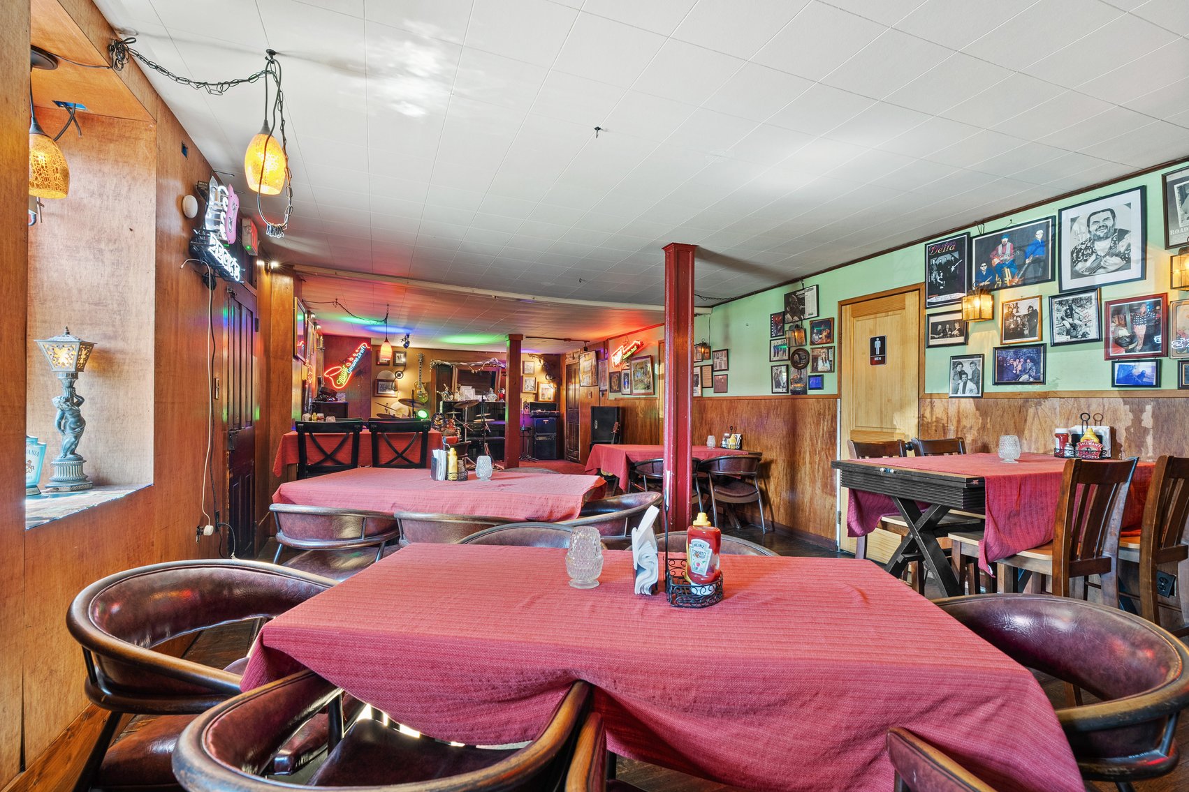 Image for Sold! Real Estate For Auction | Ravens Nest Tavern | 625 Old Bethlehem Road, Quakertown, PA  18951 |  September 23, 2025 at 12:00 PM