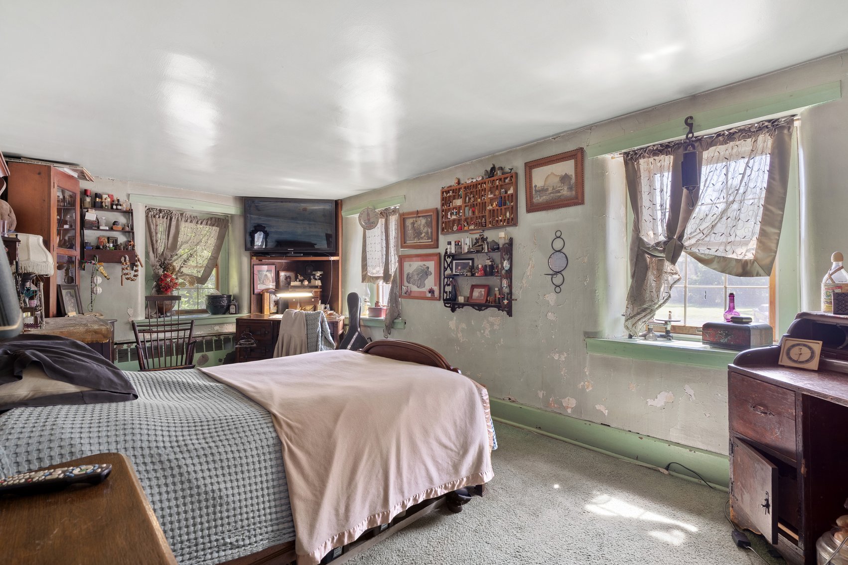 Image for Sold! Real Estate For Auction | Ravens Nest Tavern | 625 Old Bethlehem Road, Quakertown, PA  18951 |  September 23, 2025 at 12:00 PM