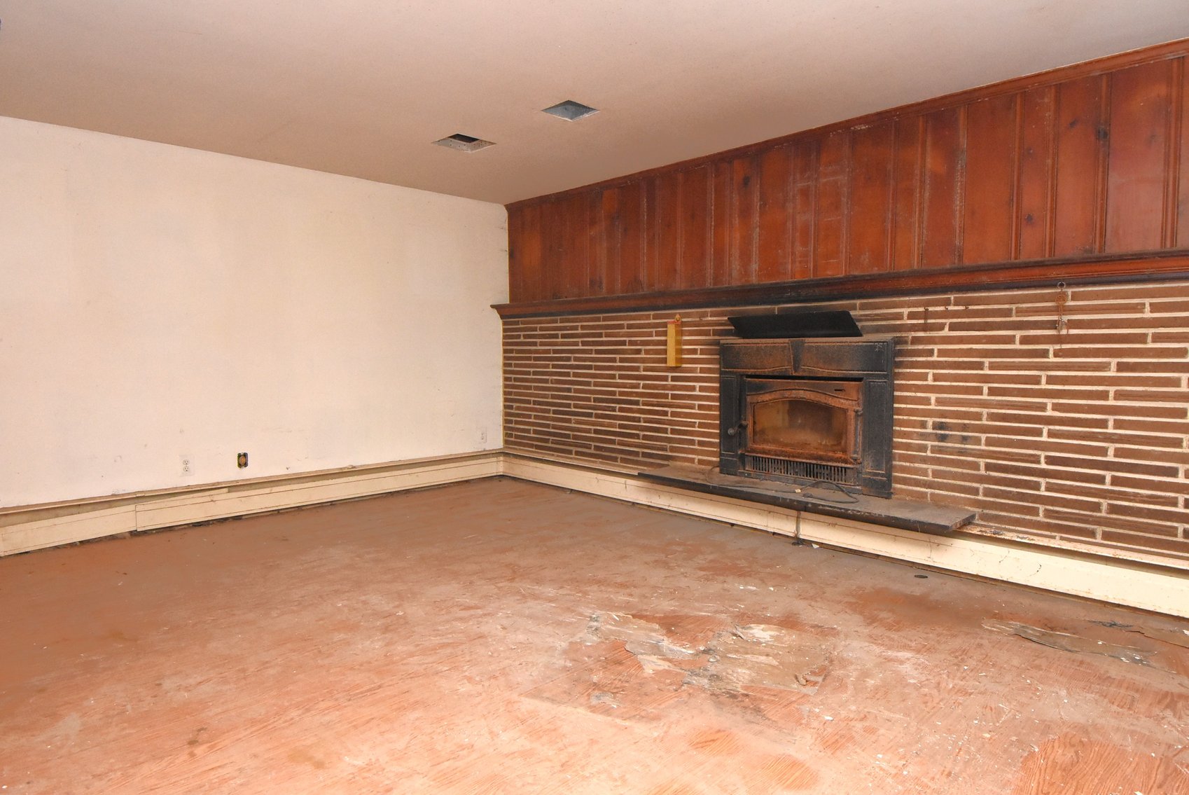 Image for Sold! Real Estate For Auction | 422 Wyndon Rd, Ambler, PA 19002 | November 20, 2025 at 4:00 PM