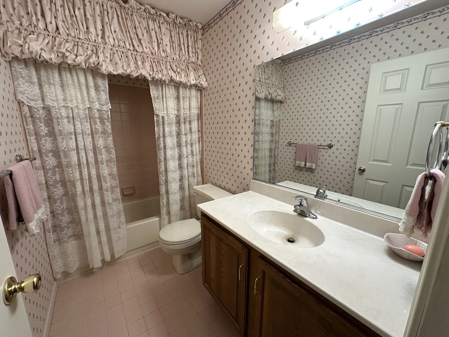 Image for Sold! Real Estate For Auction | 2801 Denbeigh Drive, Hatfield, PA 19440 | December 11, 2025 at 4:00 PM