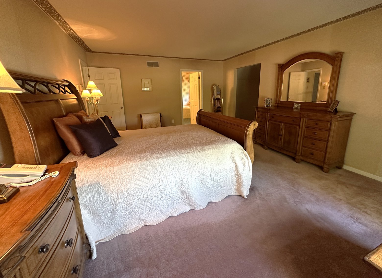 Image for Sold! Real Estate For Auction | 2801 Denbeigh Drive, Hatfield, PA 19440 | December 11, 2025 at 4:00 PM