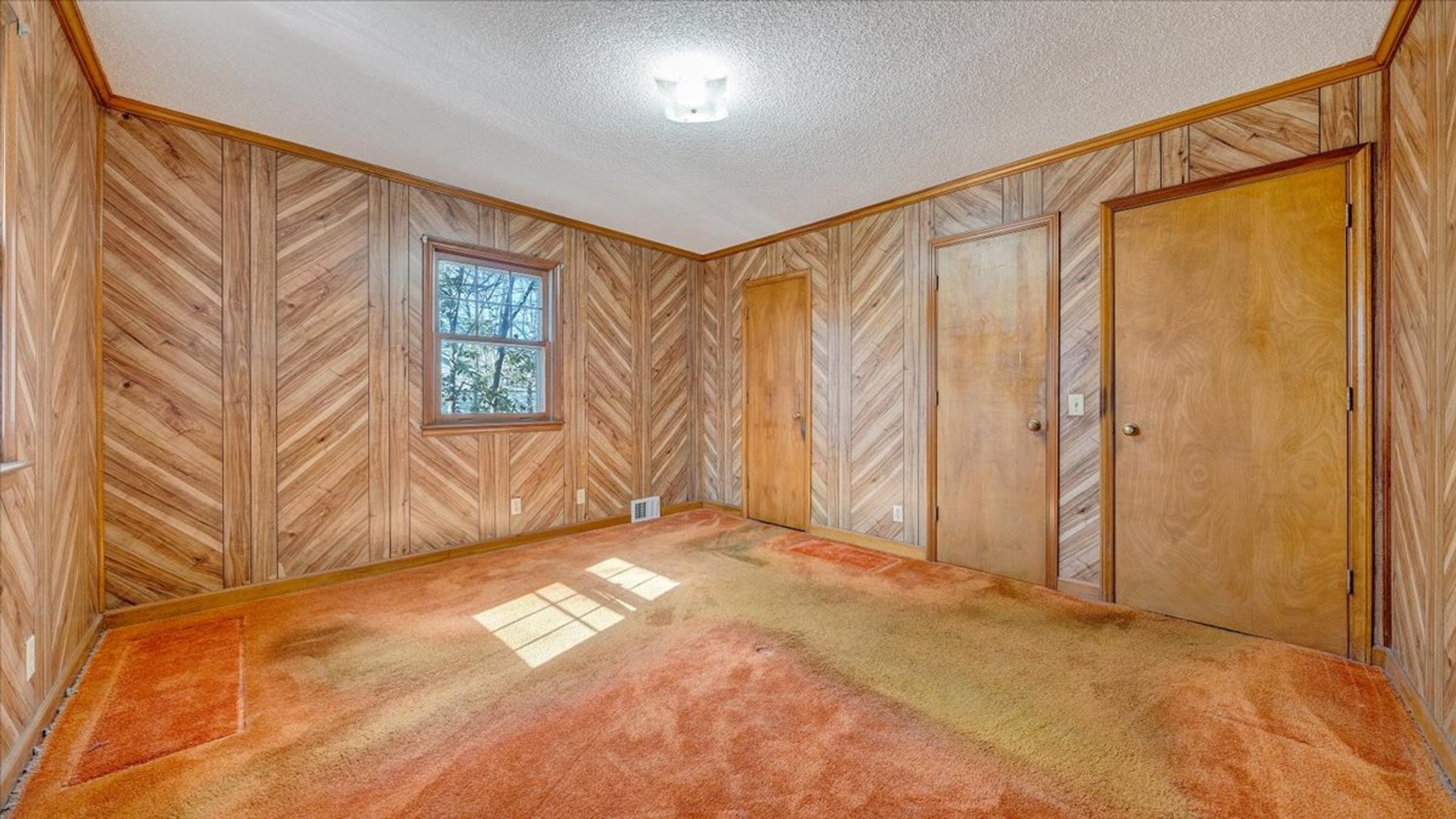 Image for 155 Oxford Circle Real Estate Auction