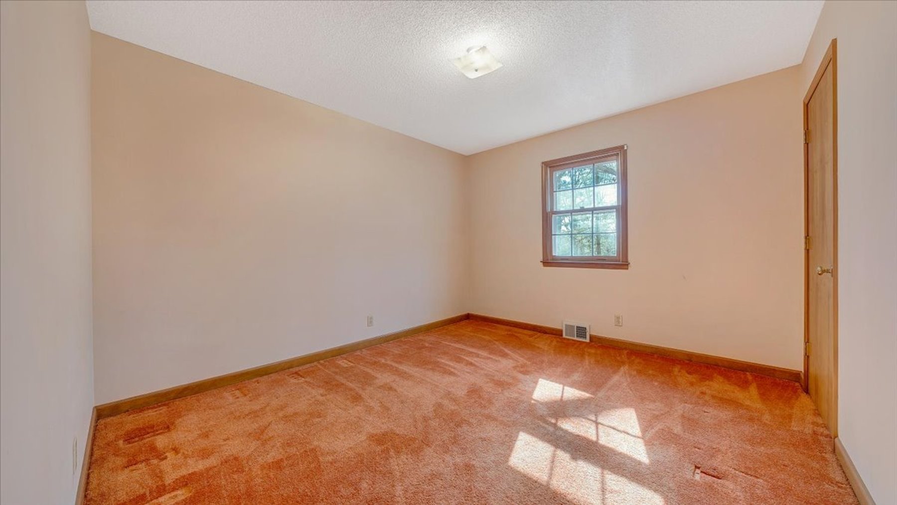 Image for 155 Oxford Circle Real Estate Auction