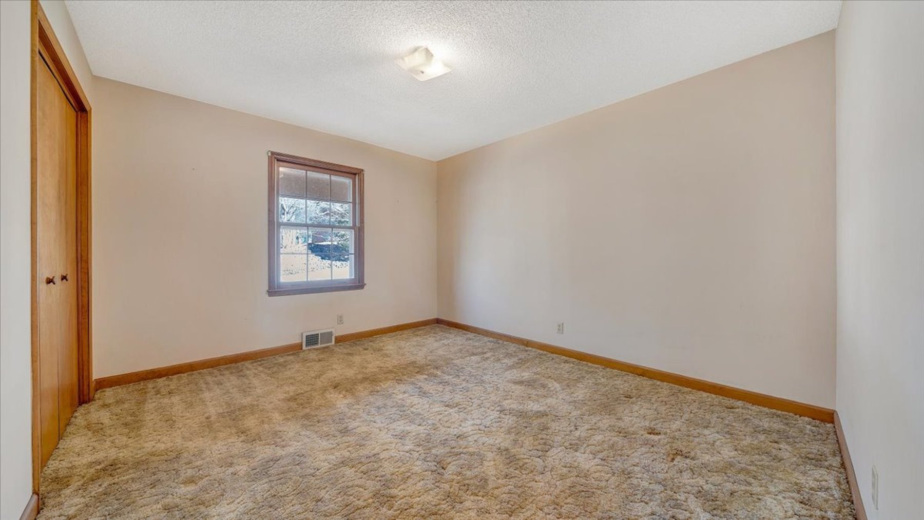 Image for 155 Oxford Circle Real Estate Auction