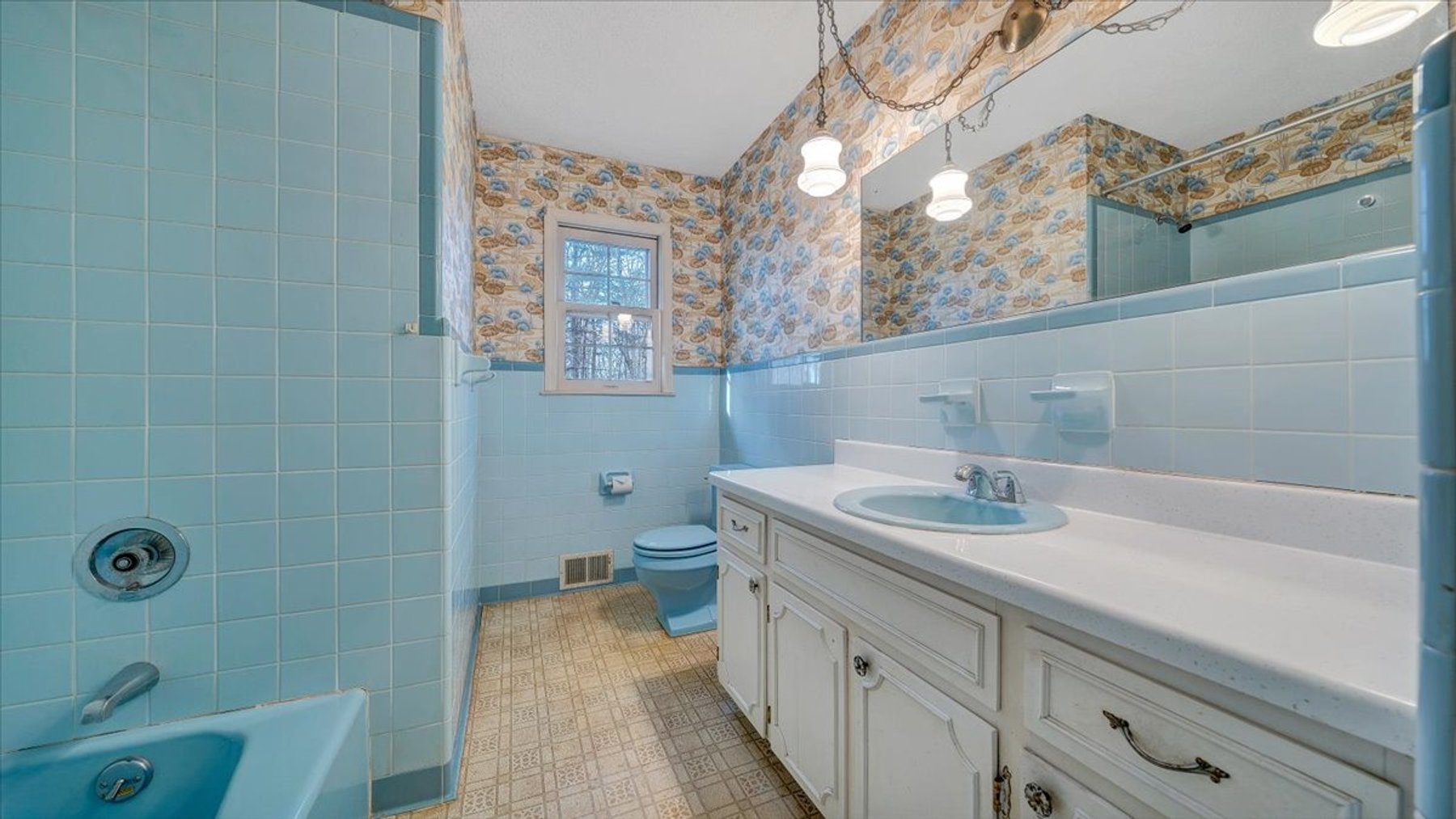 Image for 155 Oxford Circle Real Estate Auction