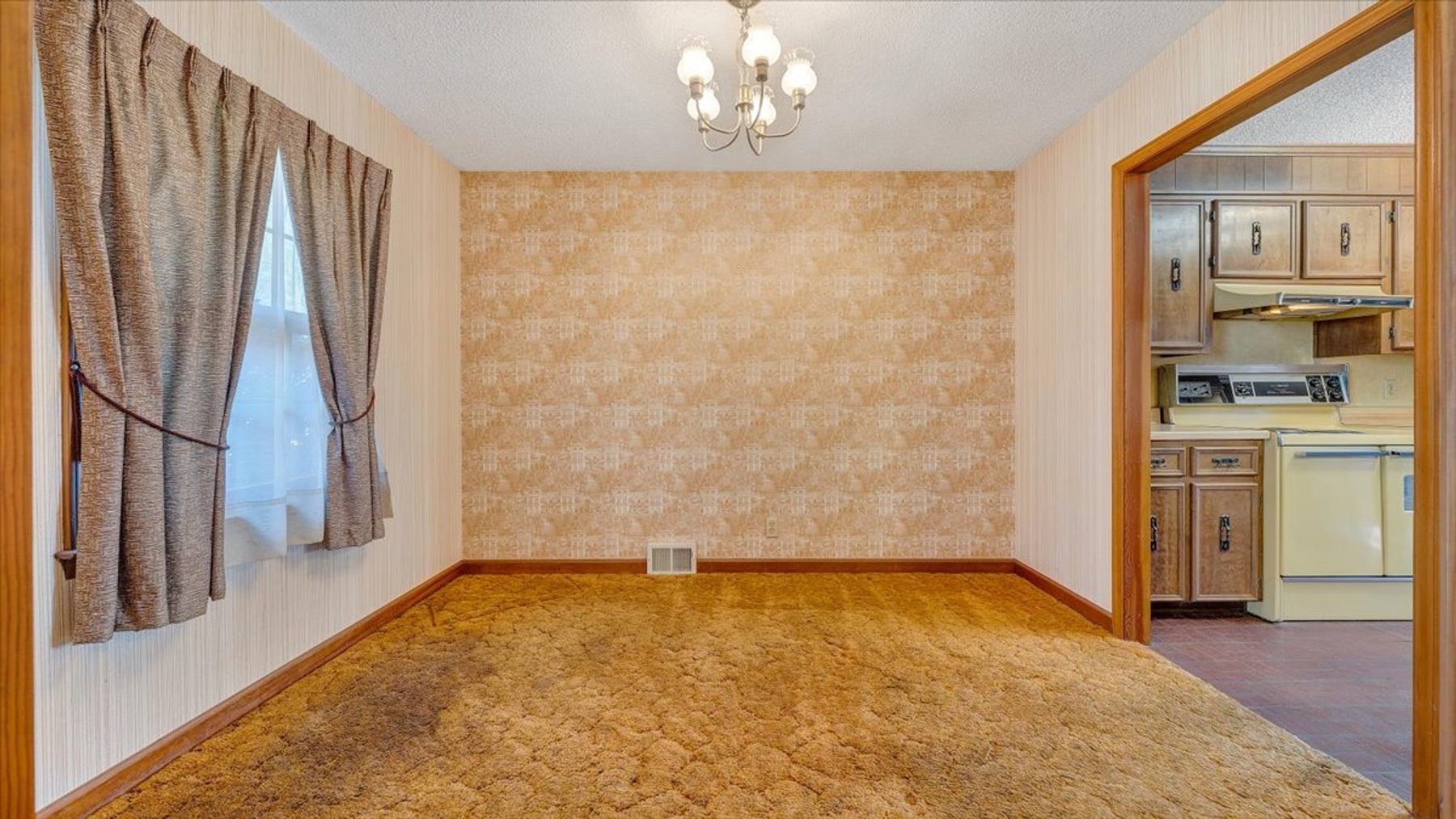 Image for 155 Oxford Circle Real Estate Auction