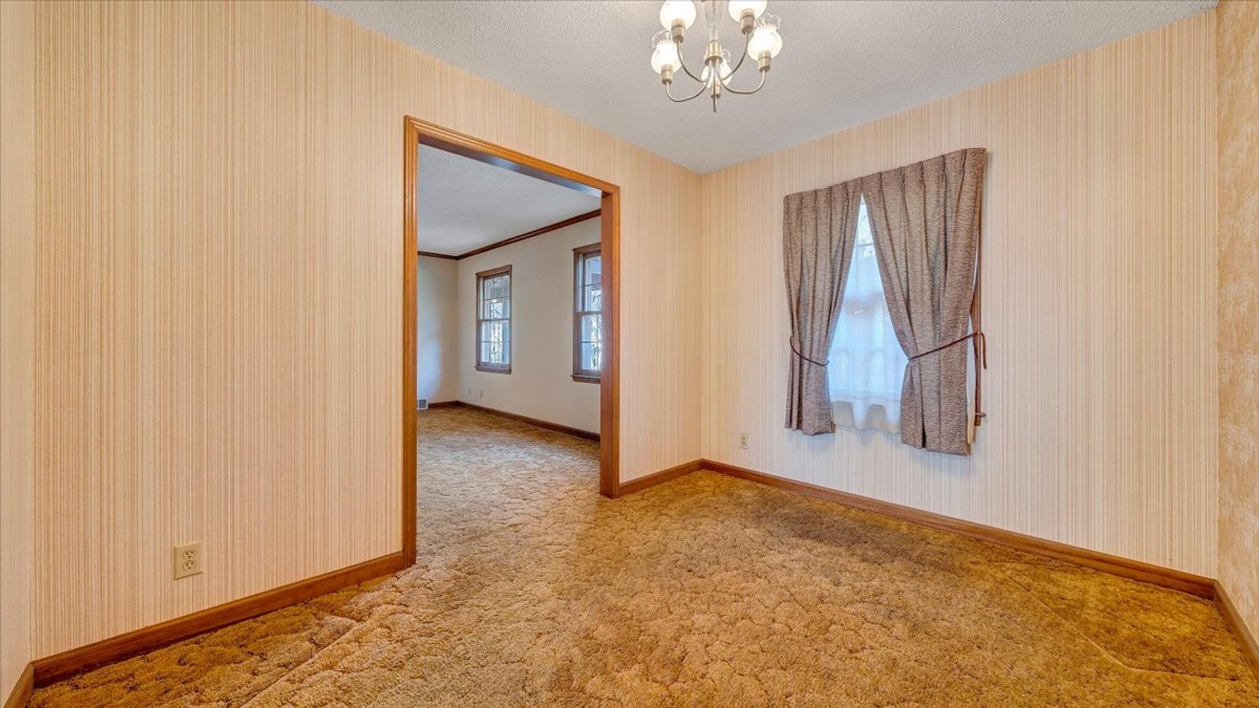 Image for 155 Oxford Circle Real Estate Auction