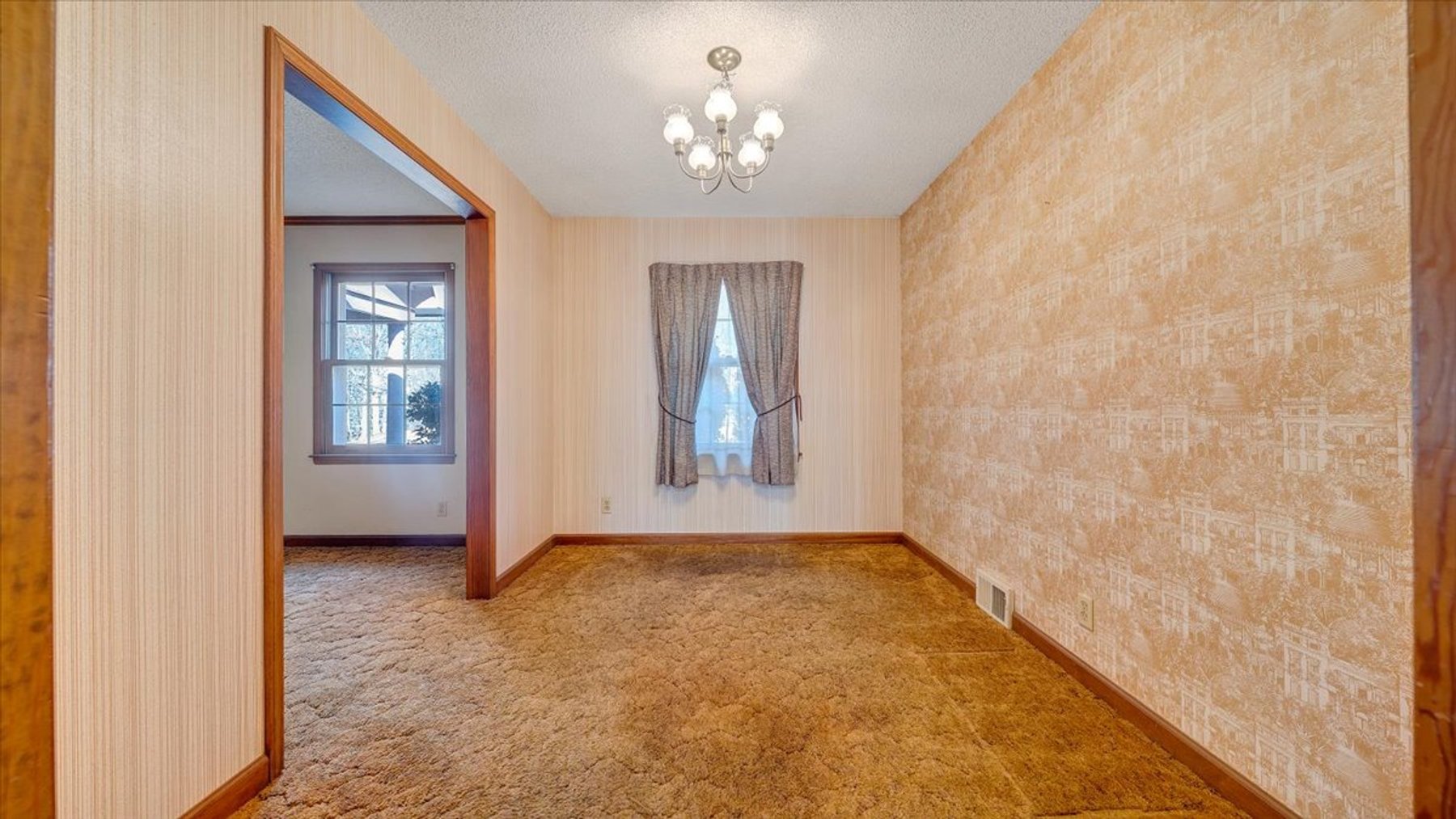 Image for 155 Oxford Circle Real Estate Auction