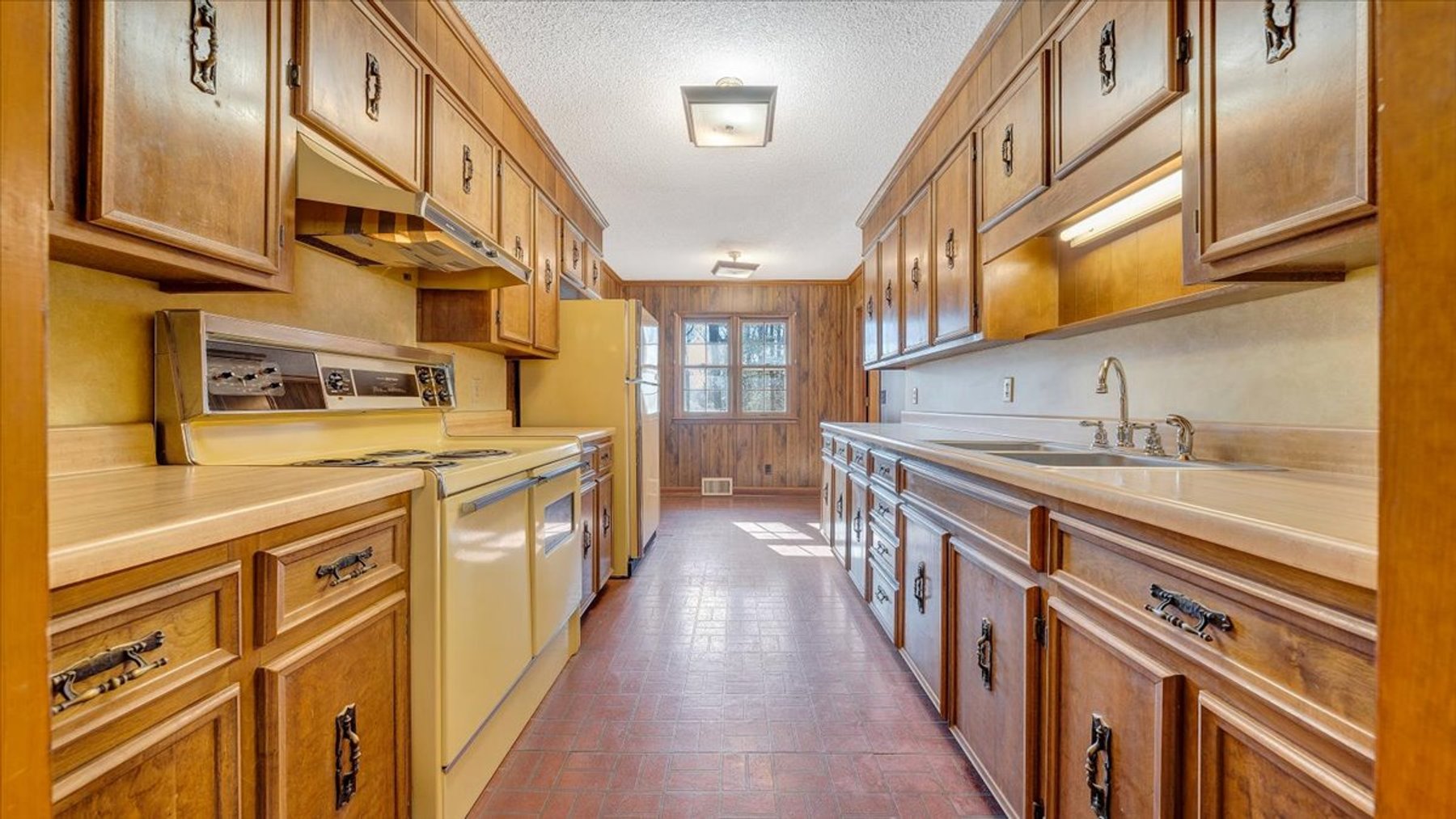 Image for 155 Oxford Circle Real Estate Auction