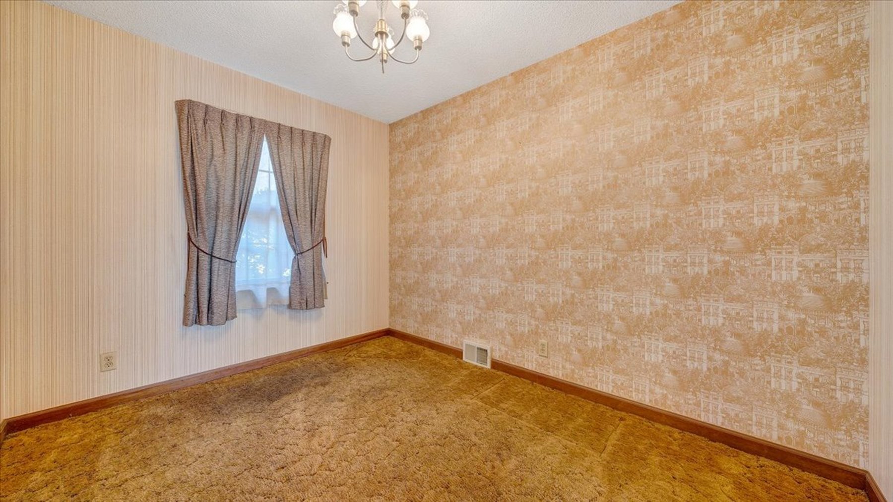 Image for 155 Oxford Circle Real Estate Auction