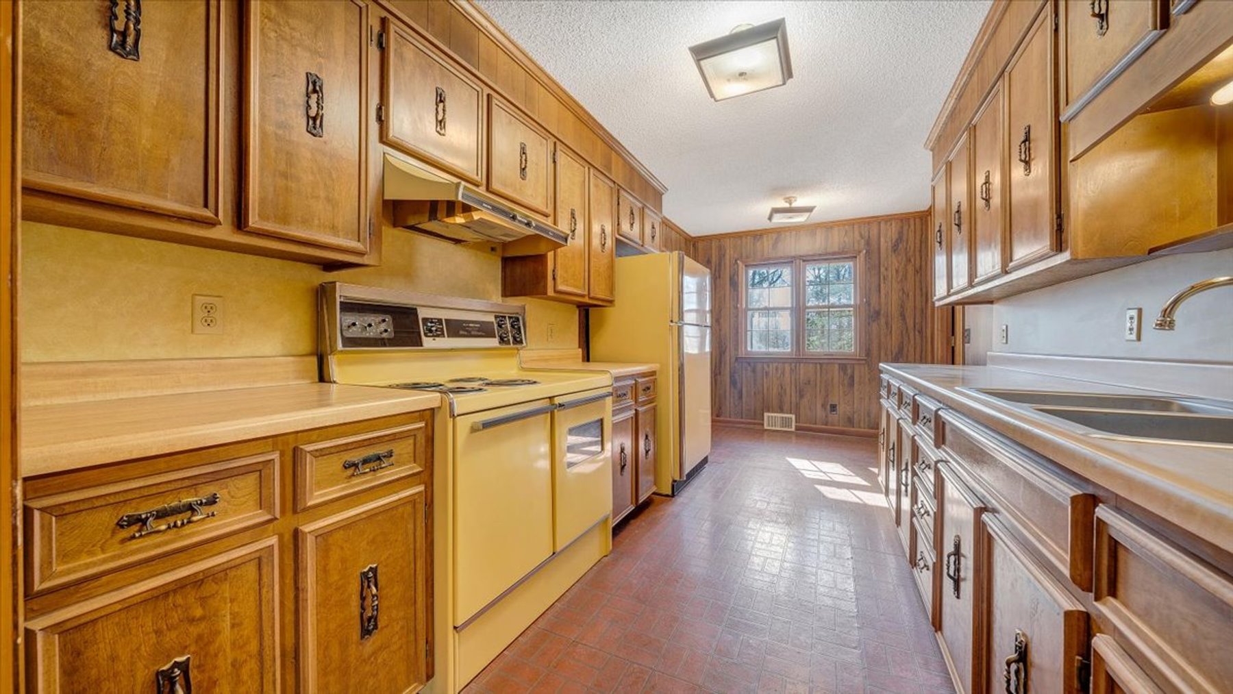 Image for 155 Oxford Circle Real Estate Auction