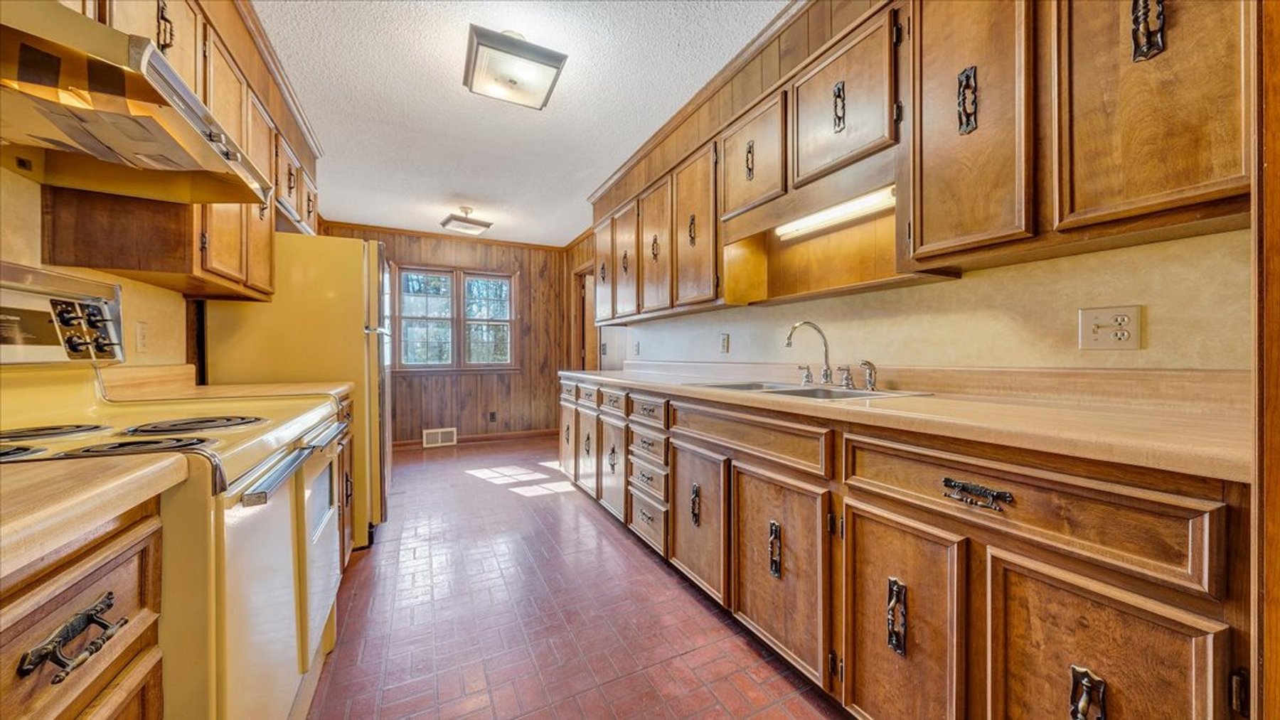 Image for 155 Oxford Circle Real Estate Auction