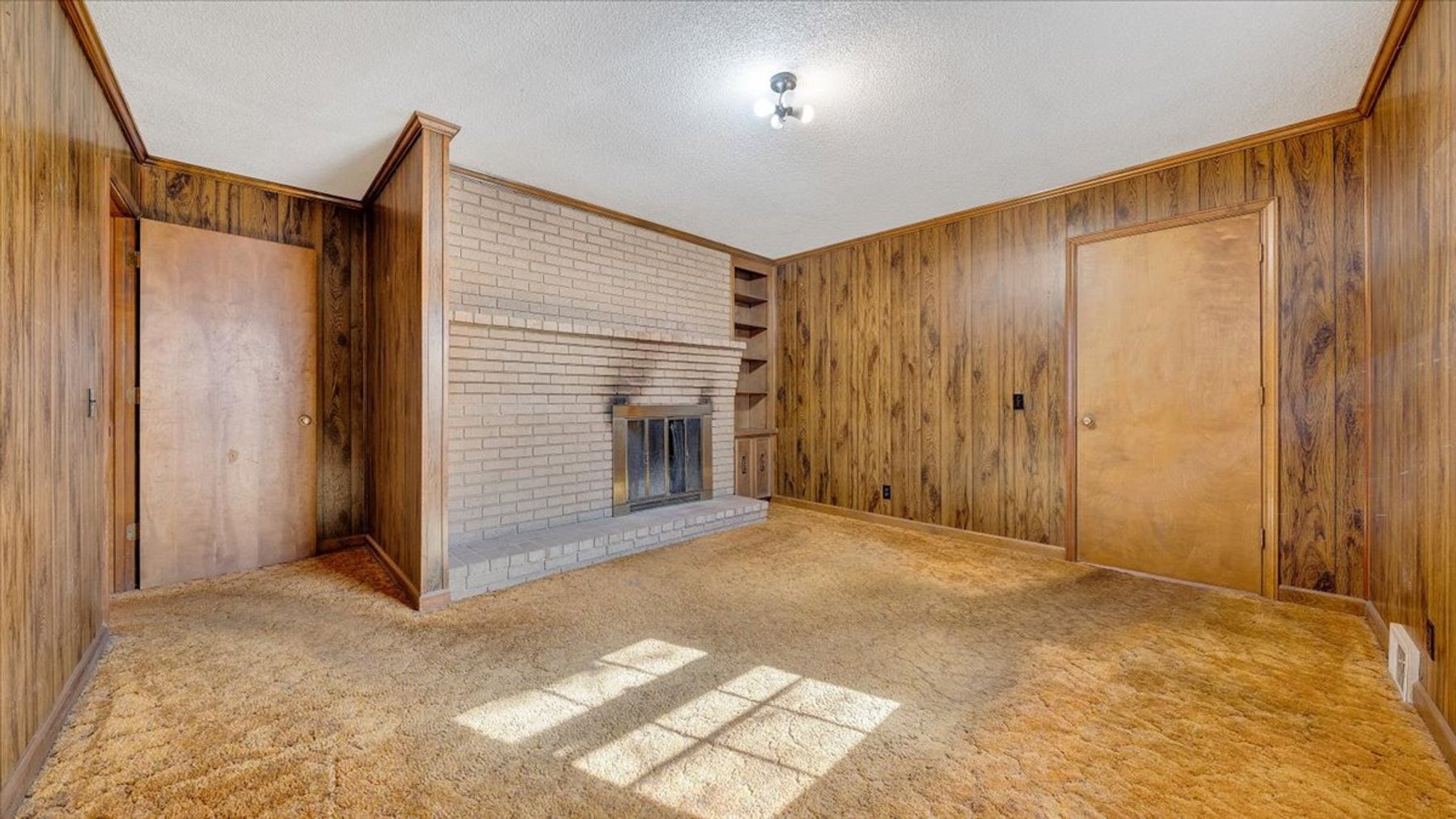 Image for 155 Oxford Circle Real Estate Auction