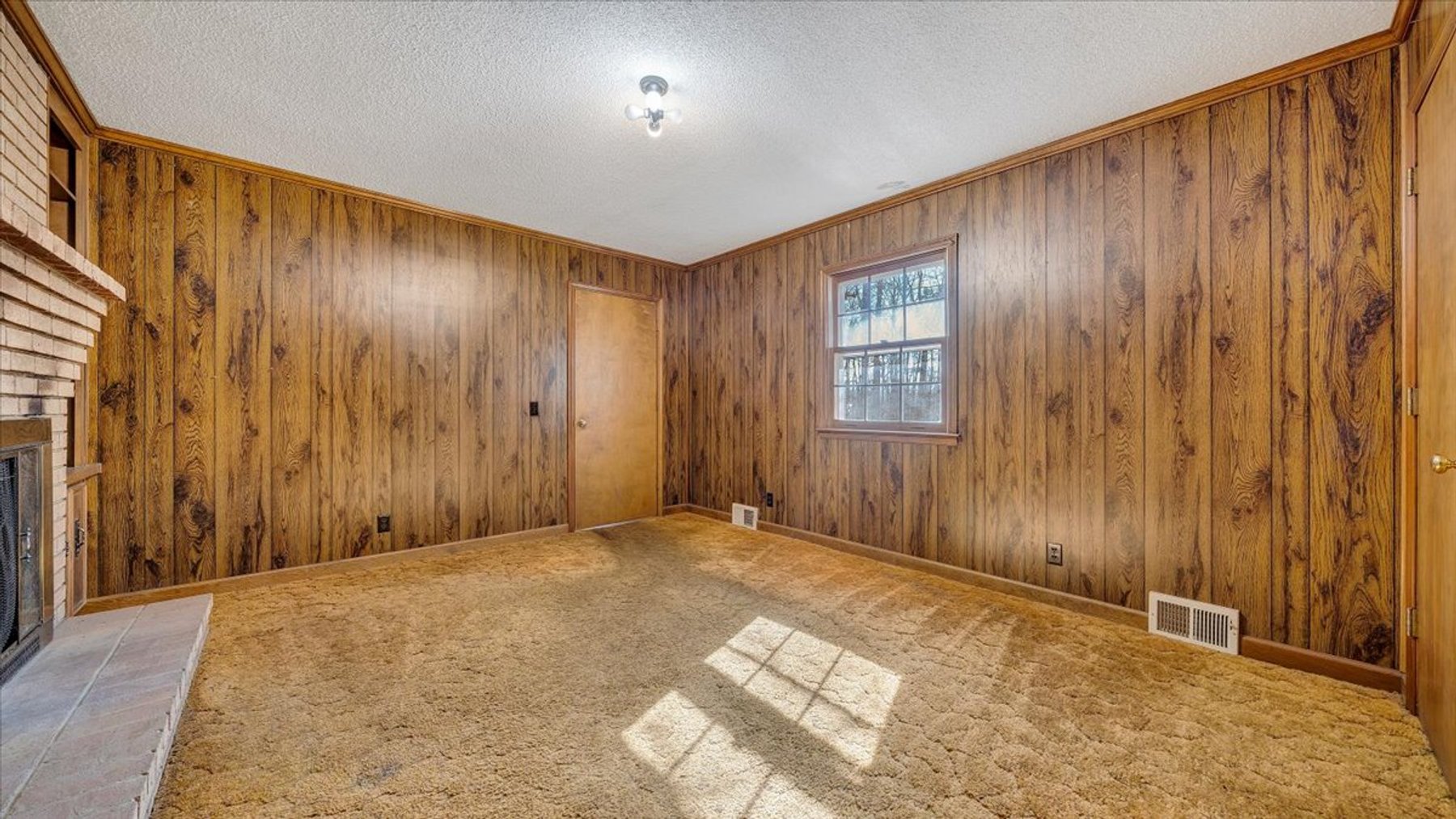 Image for 155 Oxford Circle Real Estate Auction