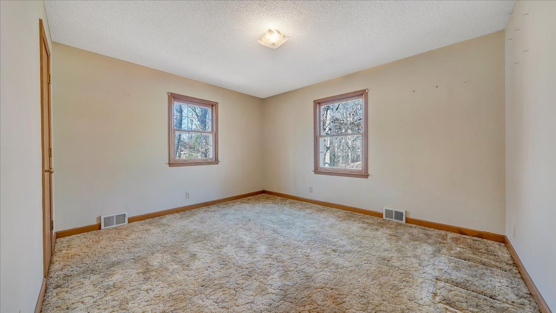 Image for 155 Oxford Circle Real Estate Auction