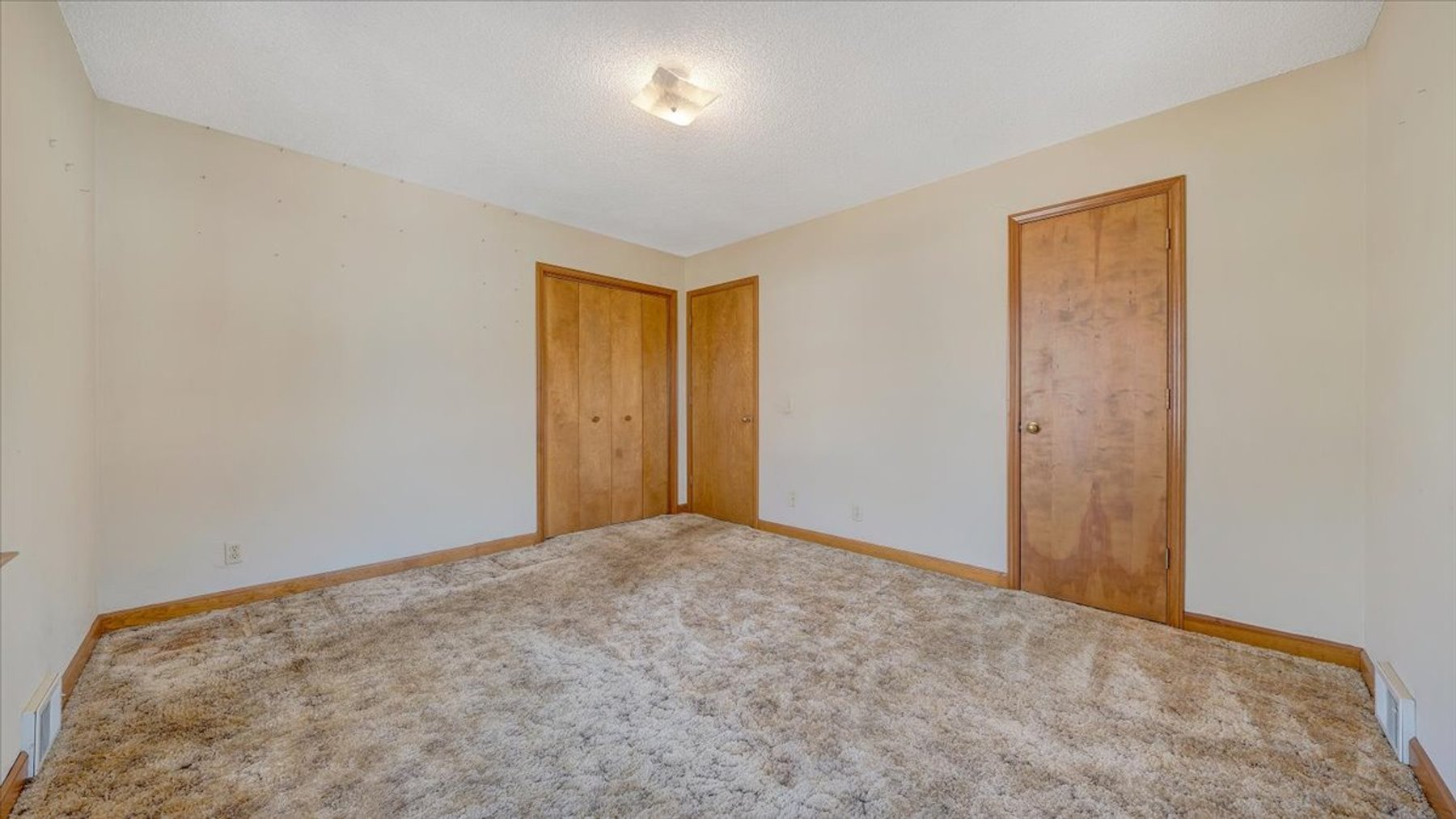 Image for 155 Oxford Circle Real Estate Auction