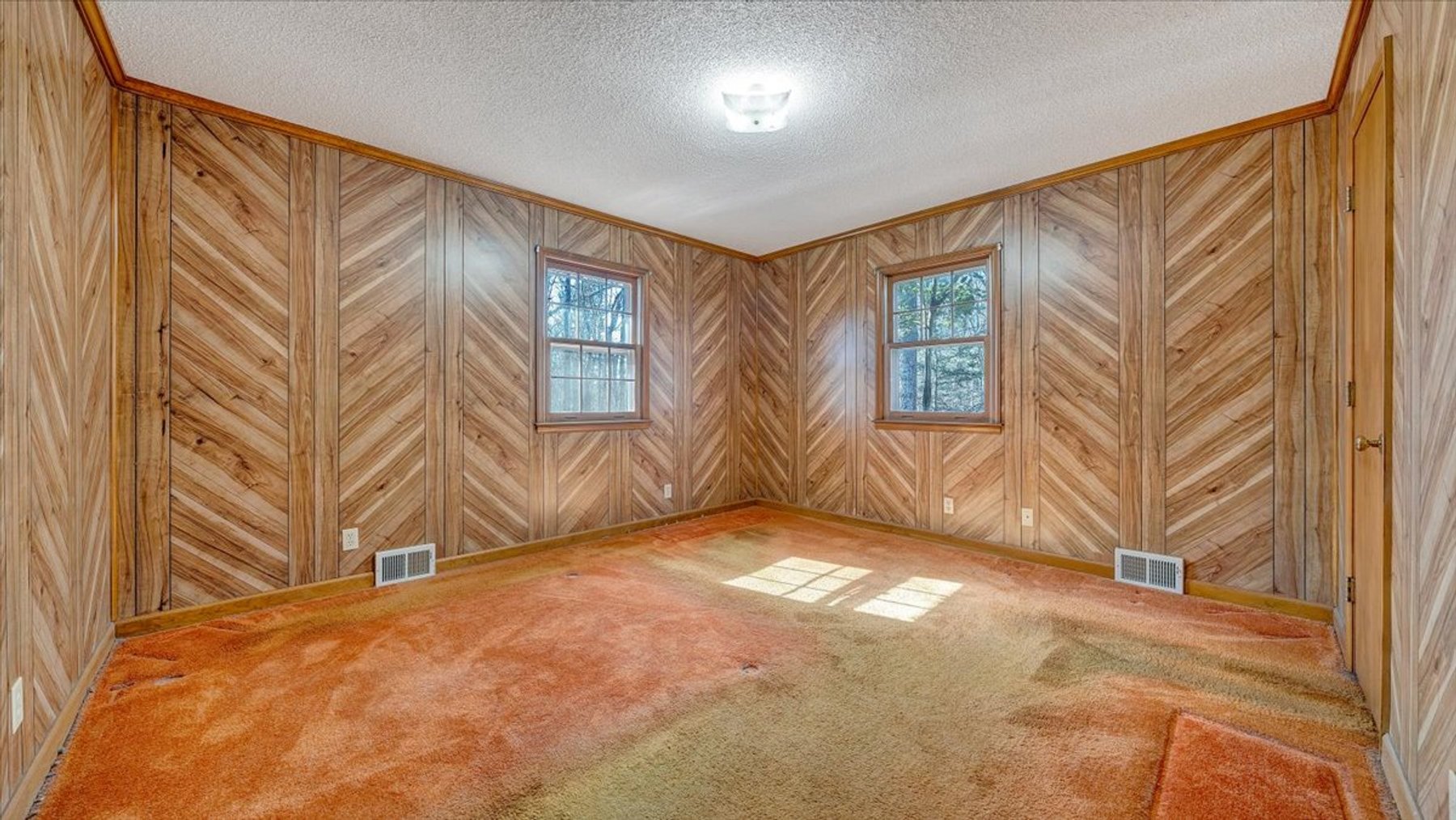 Image for 155 Oxford Circle Real Estate Auction