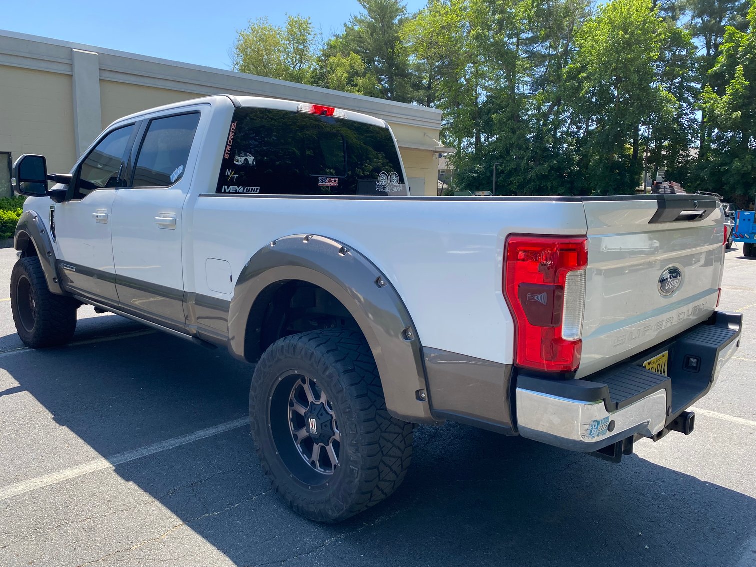 Image for 2017 Ford Super Duty F-350 Lariat 4 Door Crew Cab