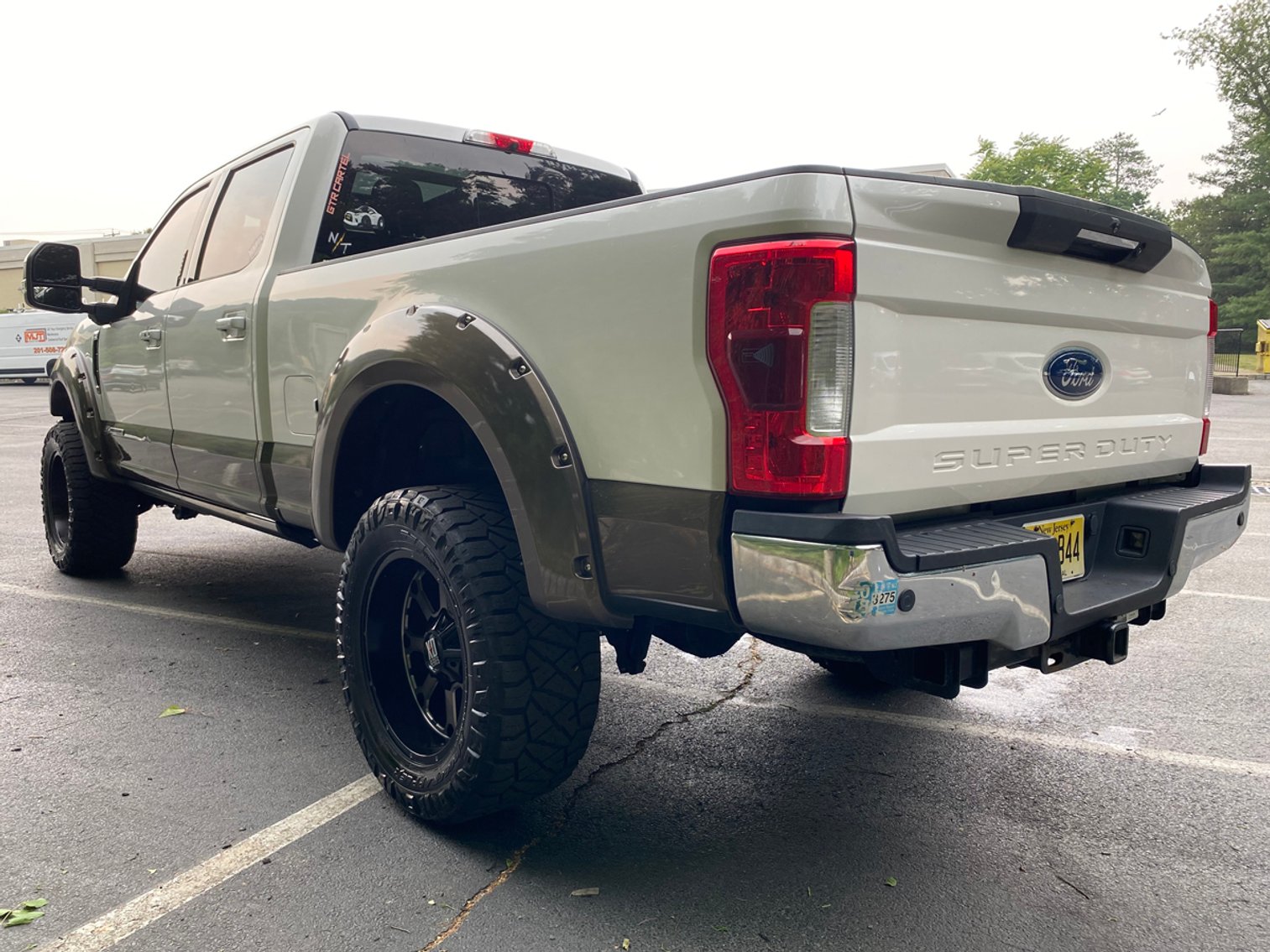 Image for 2017 Ford Super Duty F-350 Lariat 4 Door Crew Cab