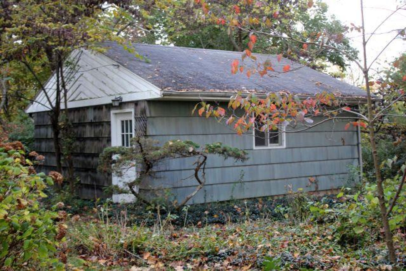 Image for ABSOLUTE REAL ESTATE AUCTION