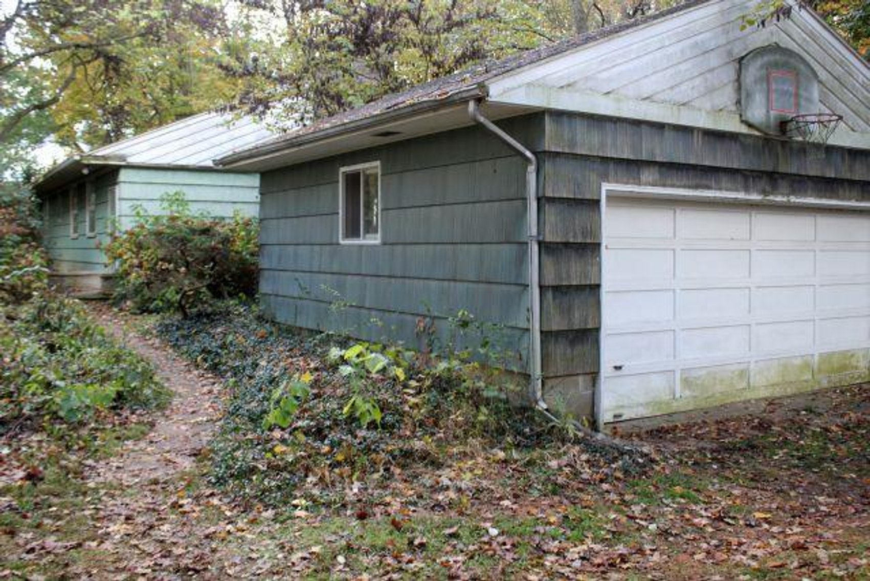 Image for ABSOLUTE REAL ESTATE AUCTION