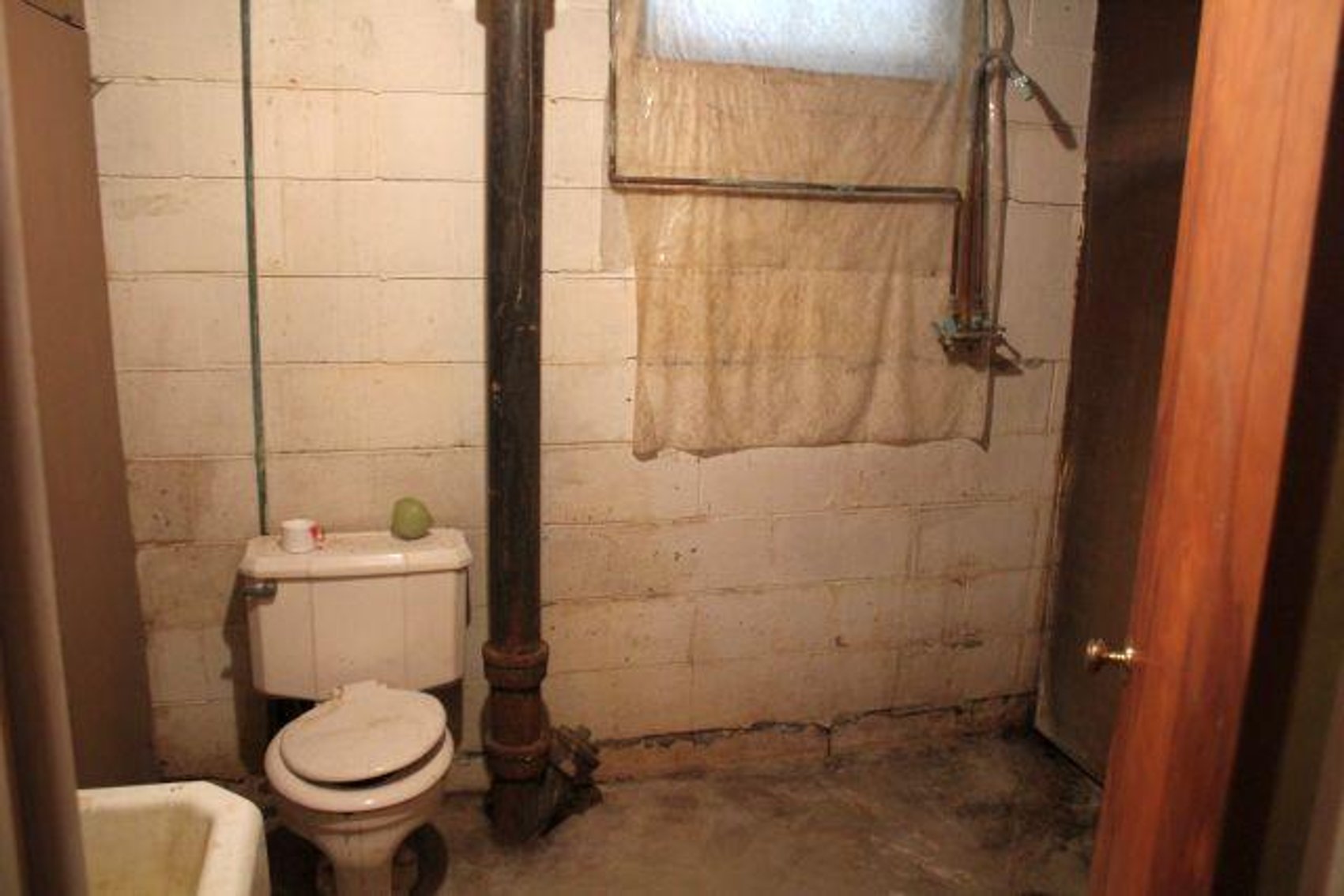 Image for ABSOLUTE REAL ESTATE AUCTION