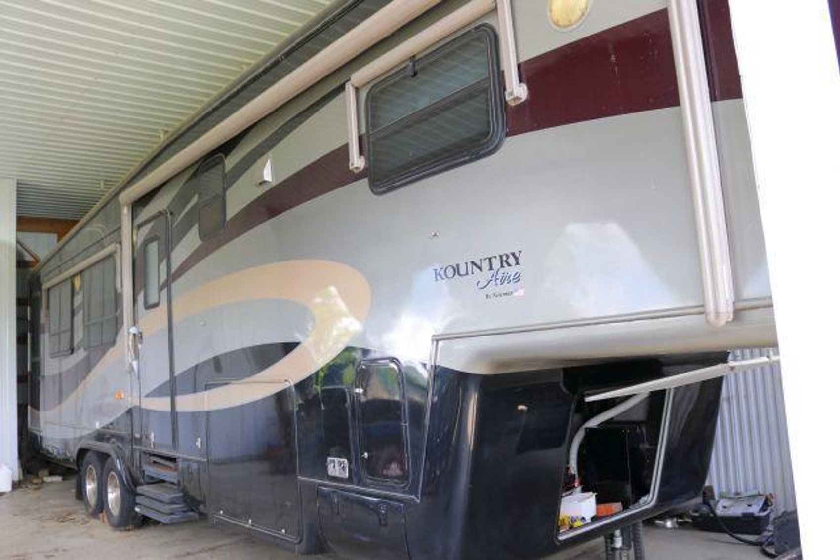 Image for CAMPERS-ZERO TURNS-TRAILER-SEMI