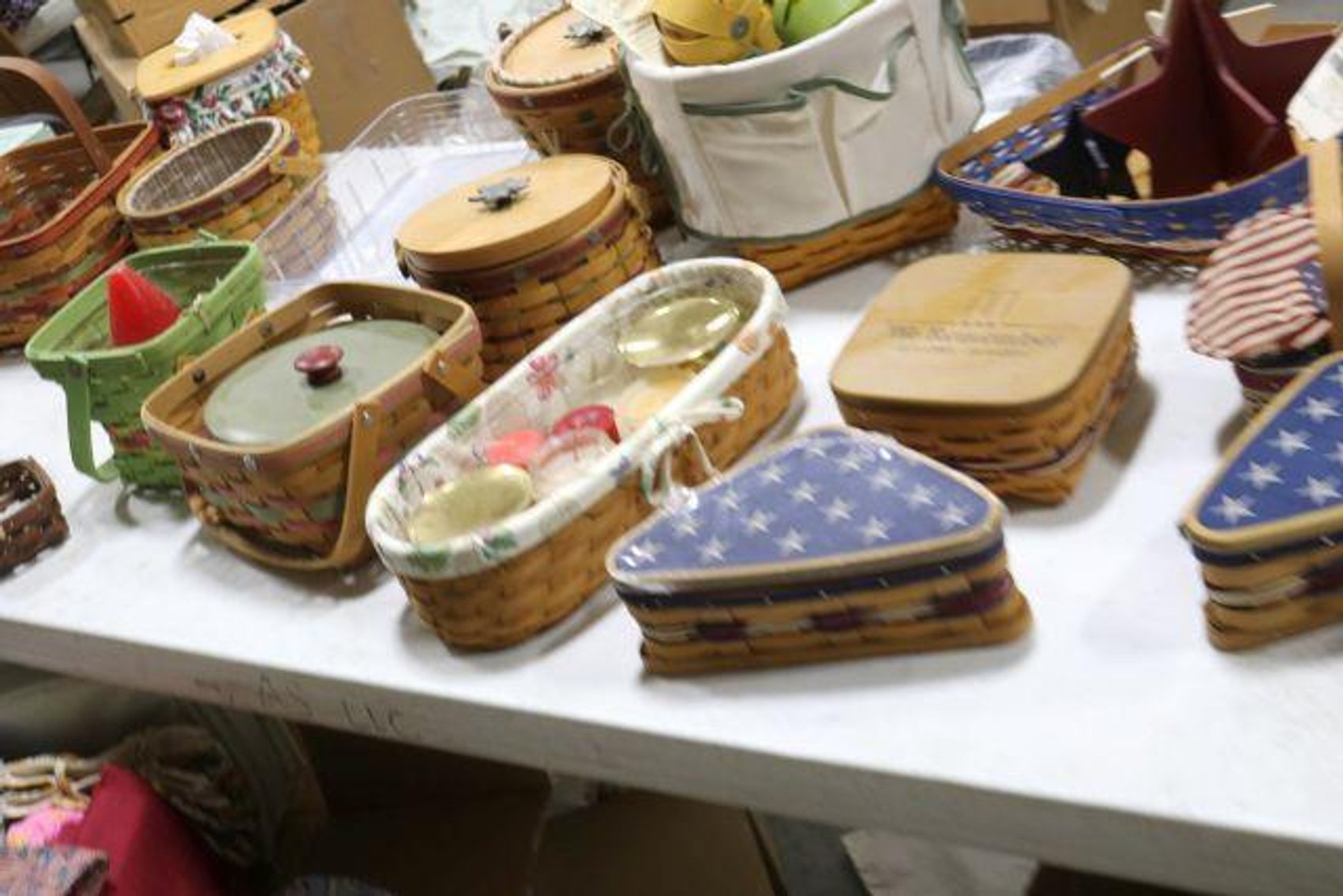 Image for LARGE LONGABERGER BASKET & POTTERY COLLECTION