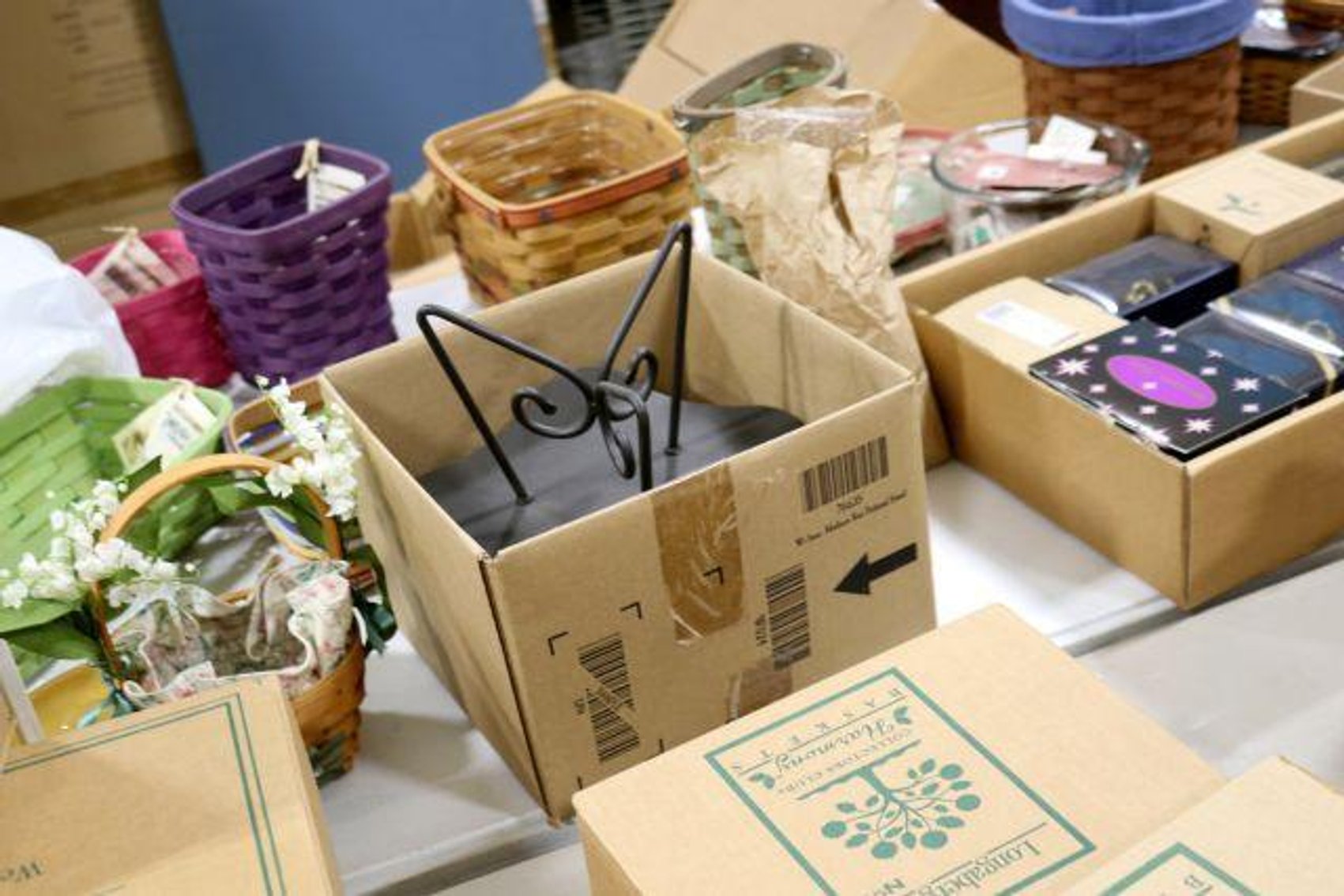 Image for LARGE LONGABERGER BASKET & POTTERY COLLECTION