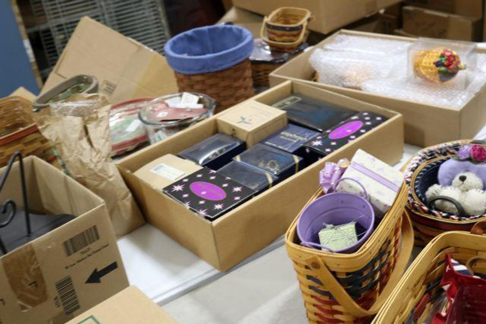 Image for LARGE LONGABERGER BASKET & POTTERY COLLECTION