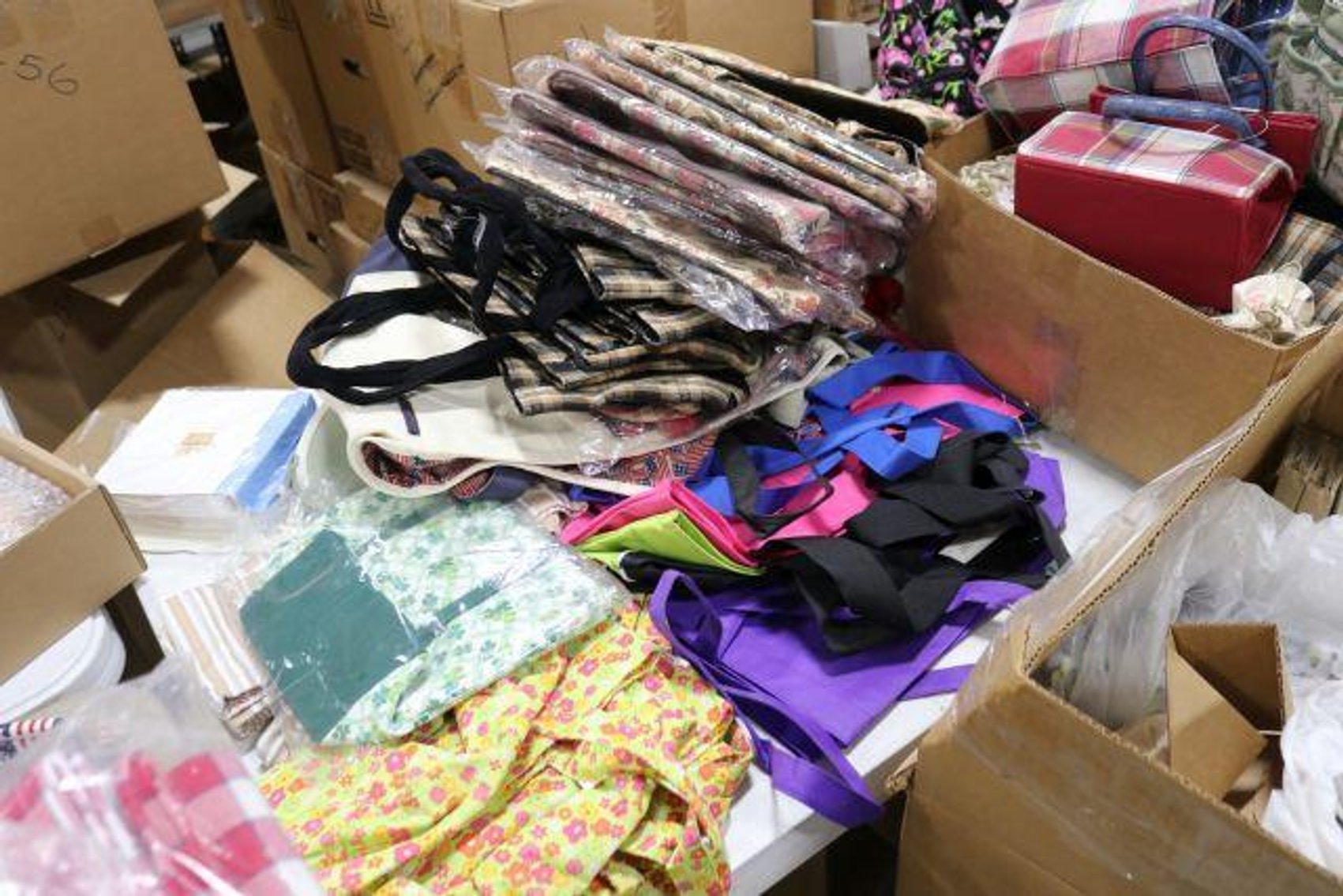 Image for LARGE LONGABERGER BASKET & POTTERY COLLECTION