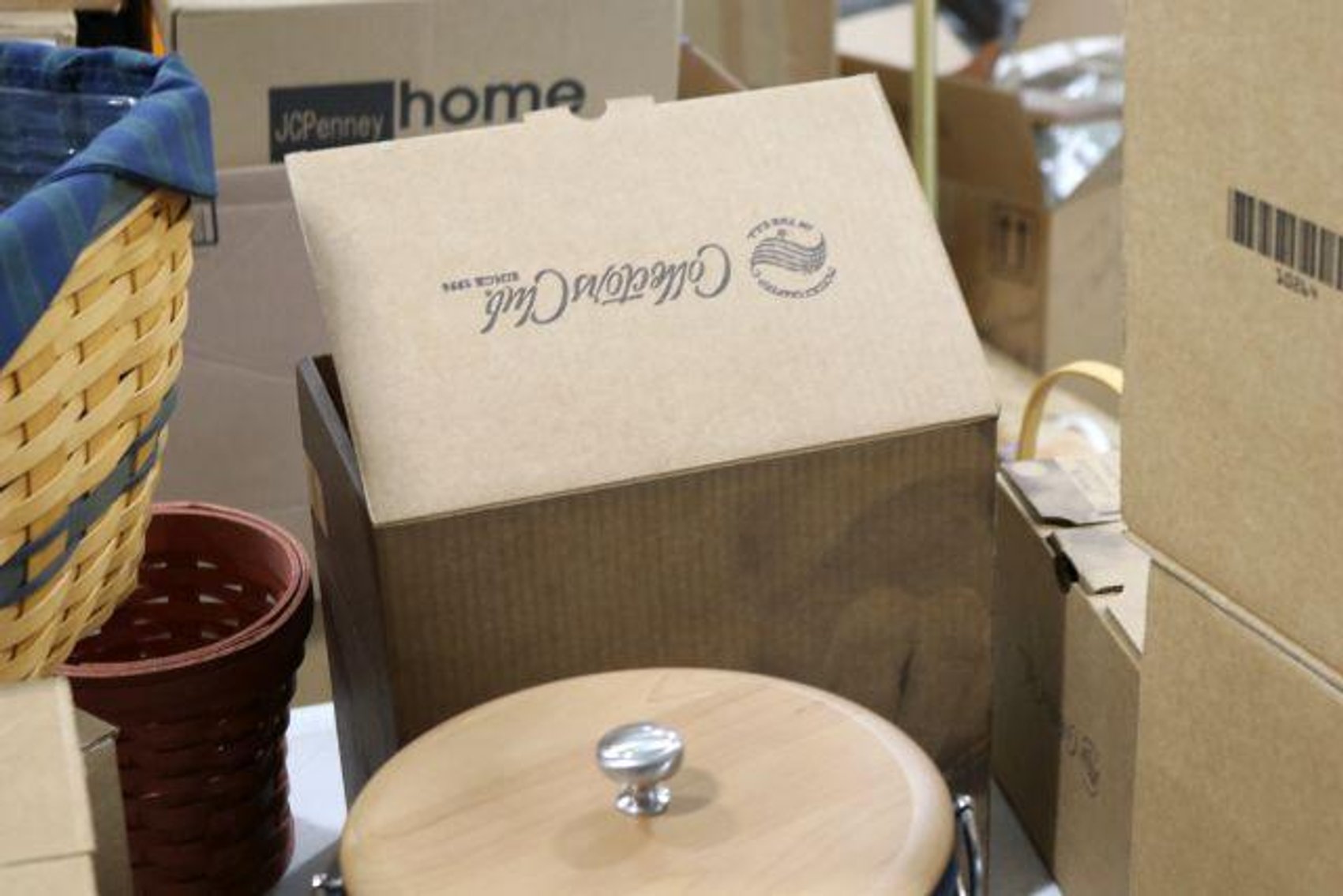 Image for LARGE LONGABERGER BASKET & POTTERY COLLECTION