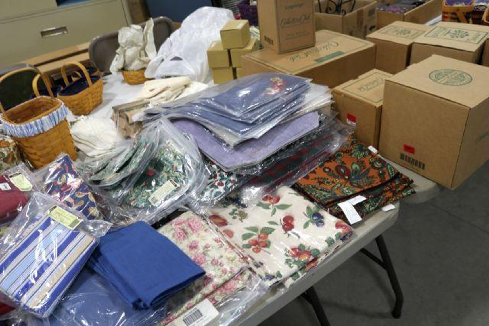 Image for LARGE LONGABERGER BASKET & POTTERY COLLECTION