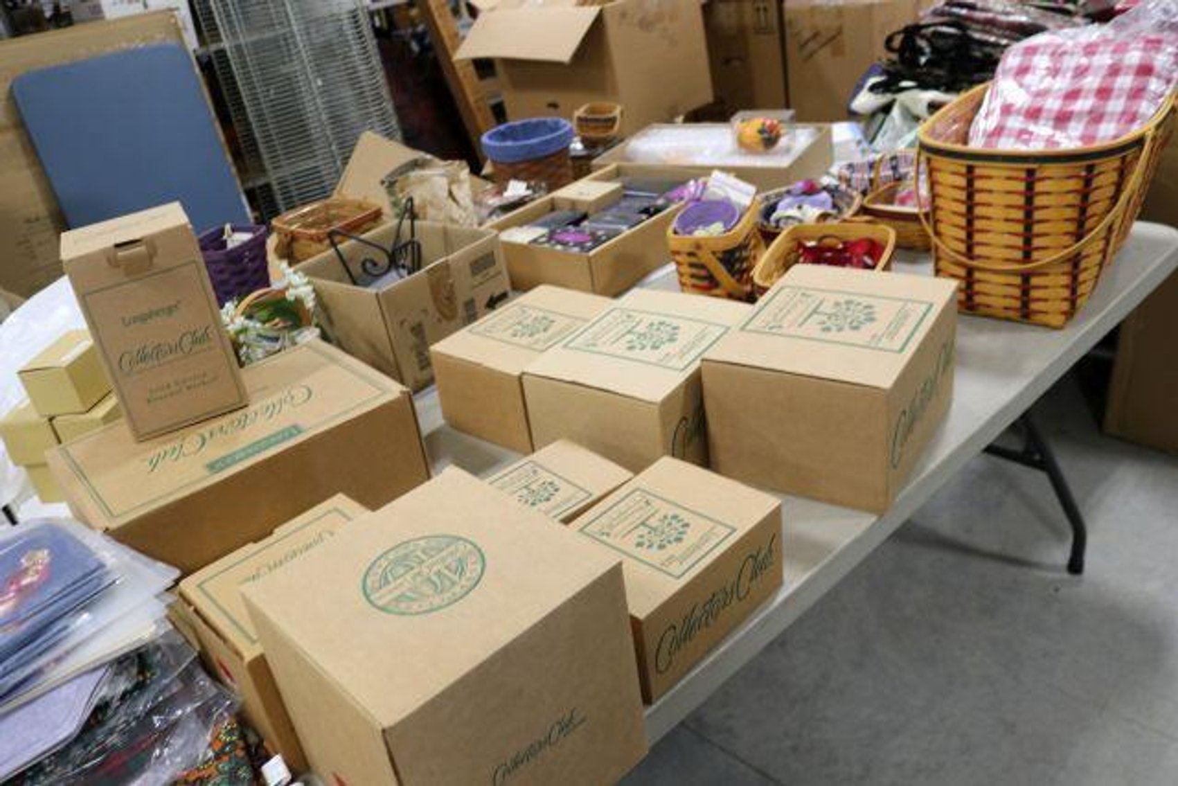 Image for LARGE LONGABERGER BASKET & POTTERY COLLECTION