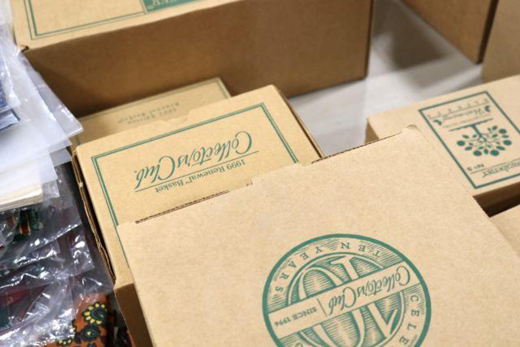 Image for LARGE LONGABERGER BASKET & POTTERY COLLECTION