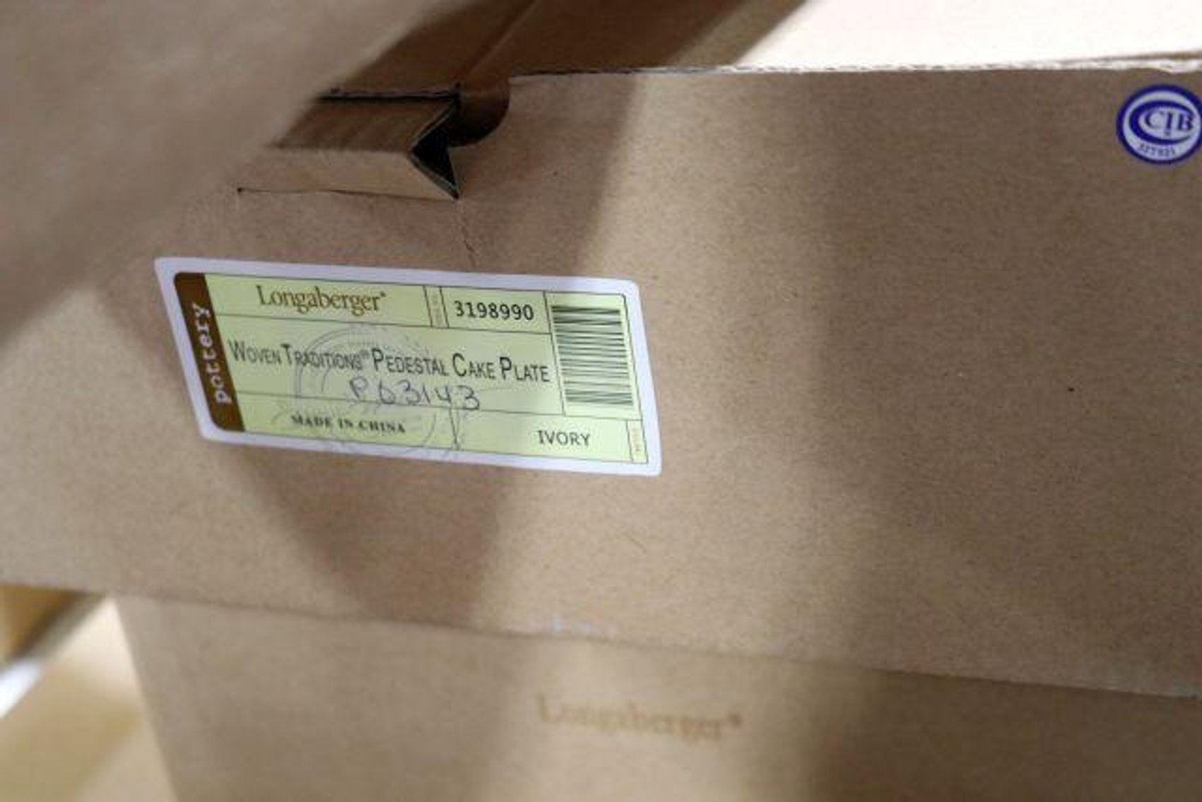 Image for LARGE LONGABERGER BASKET & POTTERY COLLECTION